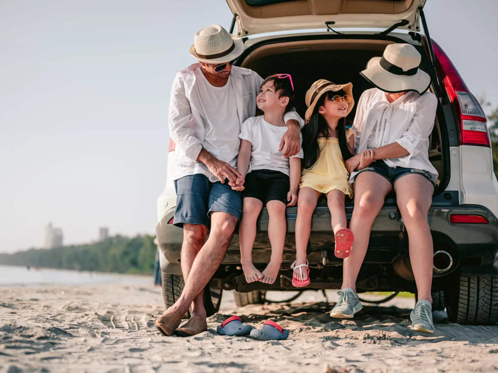 Holiday,And,Travel,Family,Concept,,Summer,Vacations.happy,Family,Enjoying,Road