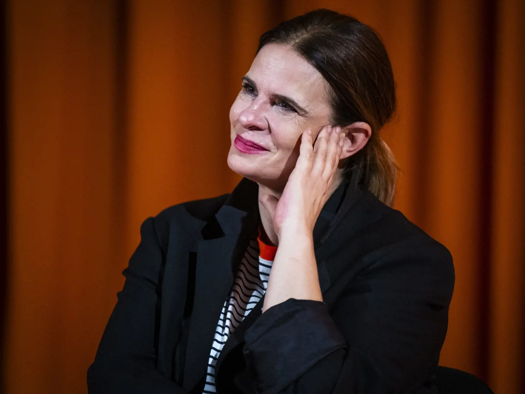 Herečka Zuzana Fialová počas tlačovej konferencie po generálke predstavenia Slovenského národného divadla (SND) Tatarka 31. októbra 2024 v Bratislave.