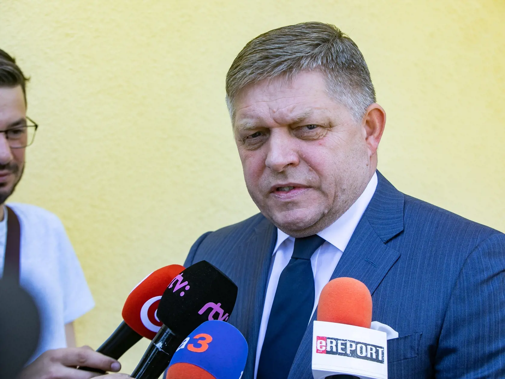 Foto po skončení politickej relácie v televízii TA3. Na fotke je Robert Fico.
