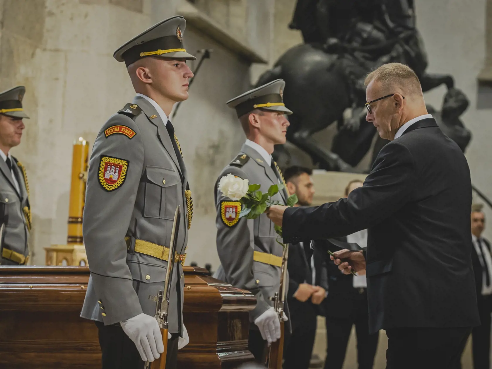 V bratislavskom Dóme Sv. Martina sauskutočnila verejná rozlúčka so zosnulým kardinálom Jozefom Tomkom. Na snímke predseda NRSR Boris Kollár.