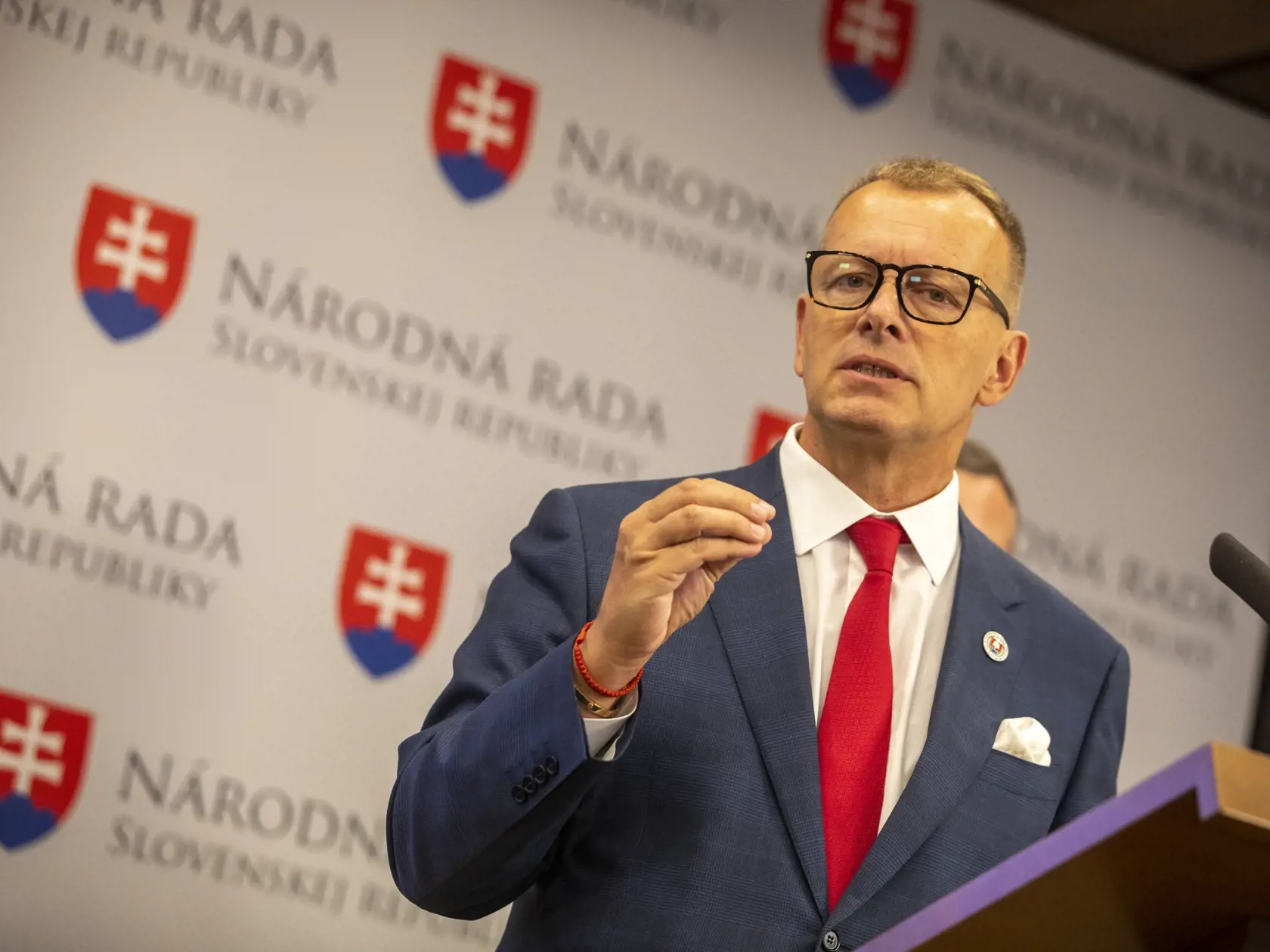 Nádej podľa Kollára umrie vtedy, keď SaS naozaj odíde. V tom prípade sa začiatkom septembra stretne predsedníctvo Sme rodina, na ktorom sa dohodne o ďalších krokoch.