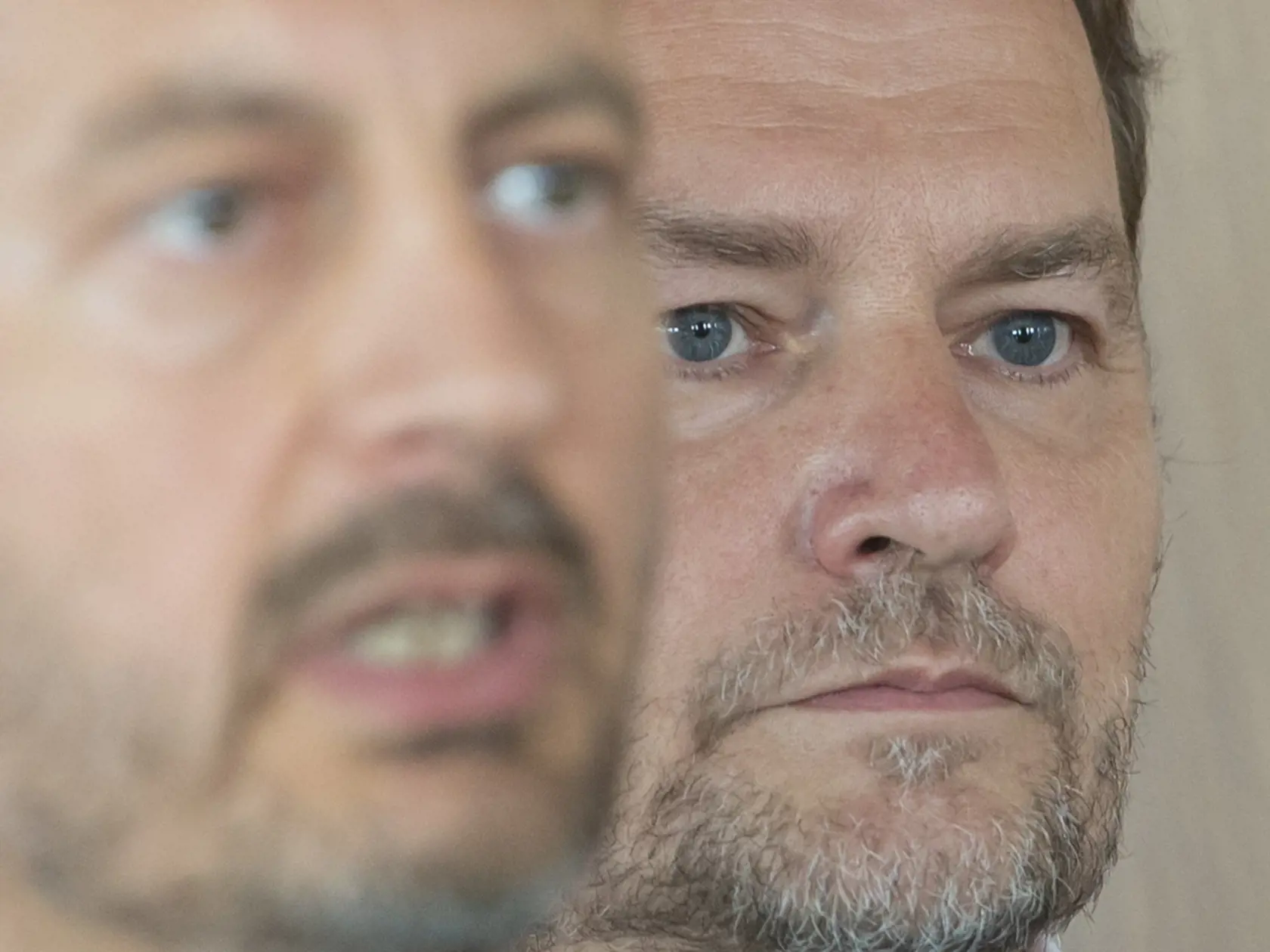 Premiér Eduard Heger (OĽANO) si namiesto Slovenska vybral svoje hnutie, uviedol predseda republikovej rady mimoparlamentnej Aliancie László Sólymos v reakcii na piatkové koaličné rokovania.