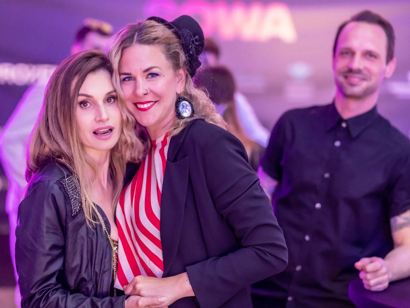 Na snímke Slávka Halčáková a Kristína Tormová počas 4. ročníka Social Awards Slovakia "SOWA" v Bratislave.