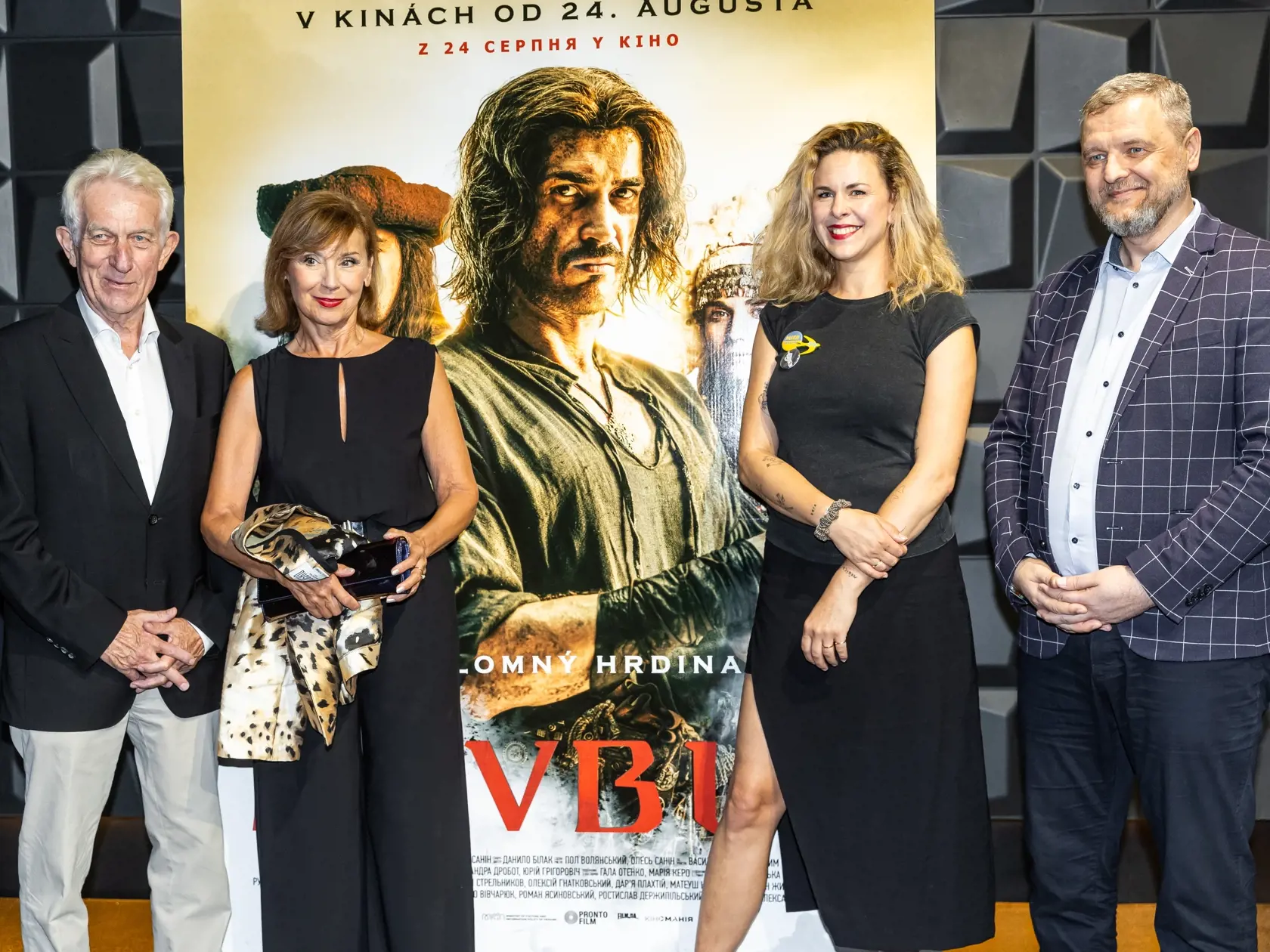 Premiéra ukrajinského filmu “Dovbuš” v Bratislave. Na snímke Alena Heribanová a Kristína Tormová.