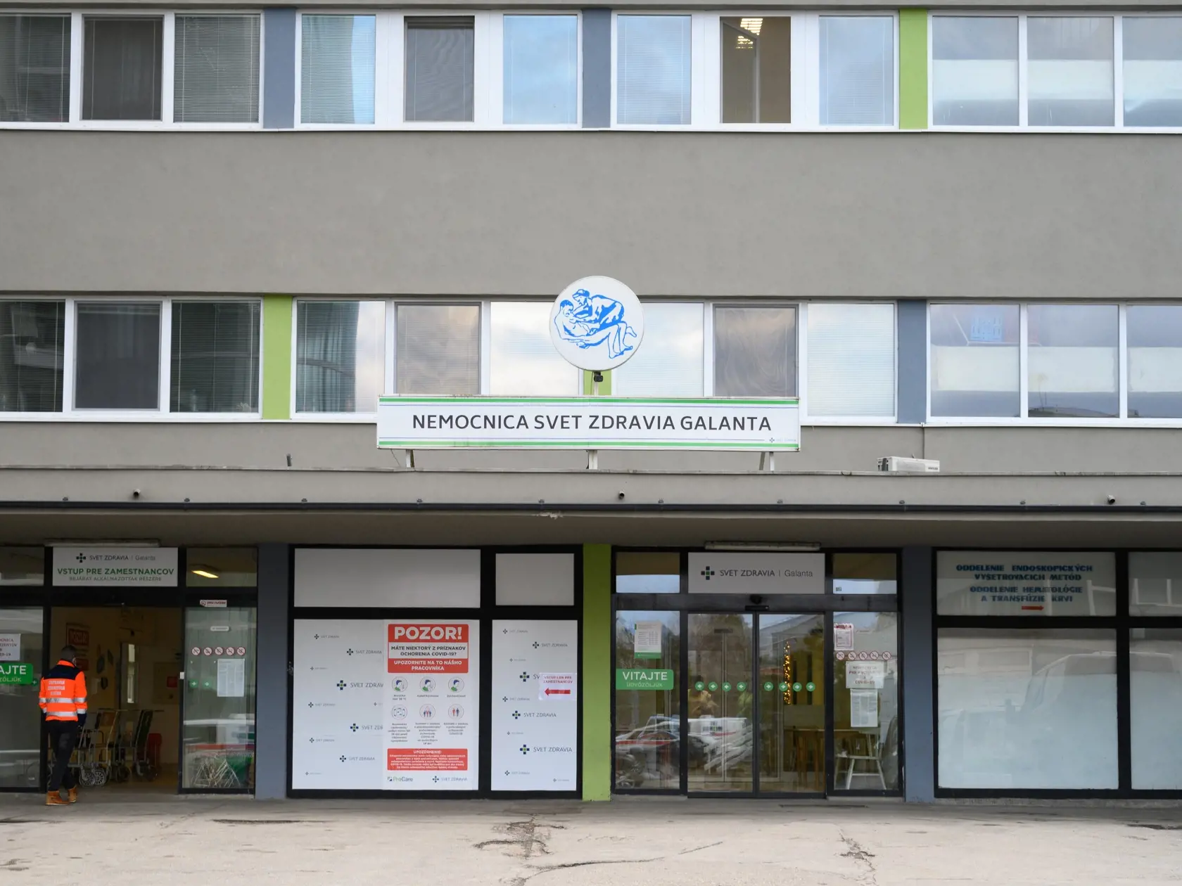 Galantská nemocnica je od 7.januára červená. Lôžkové oddelenia vyhradili pre chorých na koronavírus.