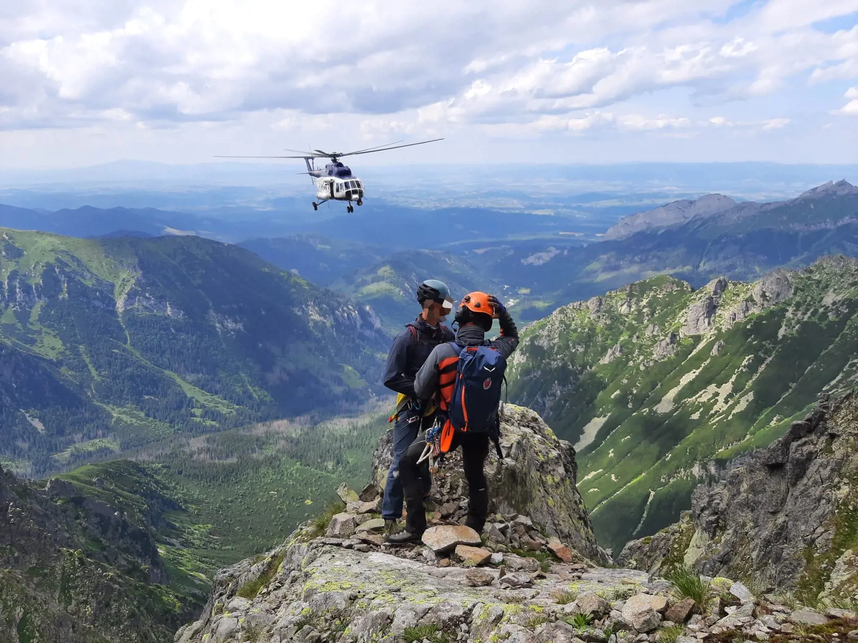 Turisti si na horách pozor často nedávajú a následky môžu byť až tragické. Horská záchranná služba zasahuje pri tragickom páde poľského horolezca z Veľkej Ľadovej veže vo Vysokých tatrách 23. júla 2023.