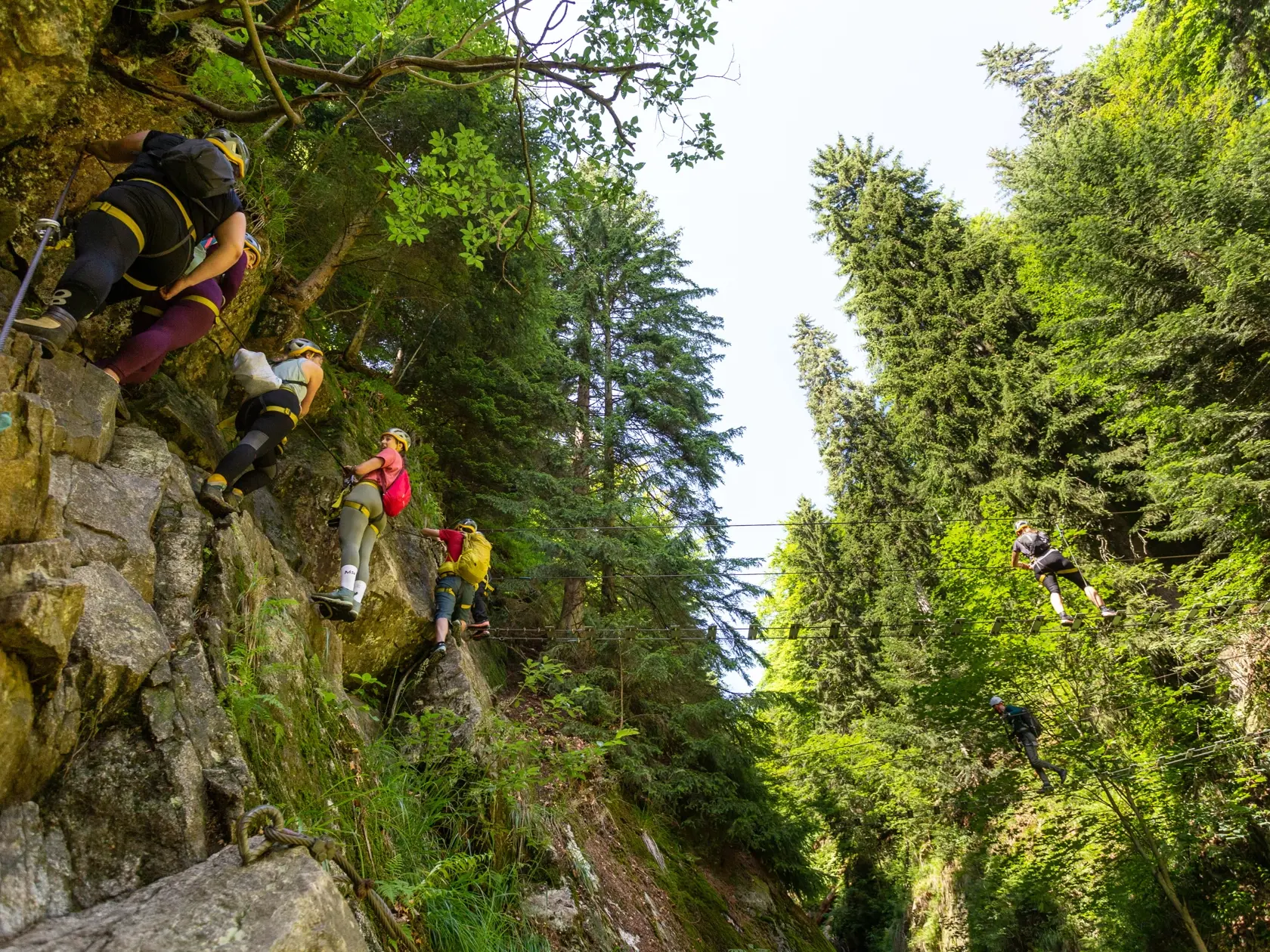 Na snímke turisti pri prechode ferratou HZS Martinské hole v pondelok 31. júla 2023 v lokalite Martinských holí v Malej Fatre. FOTO TASR - Daniel Stehlík
