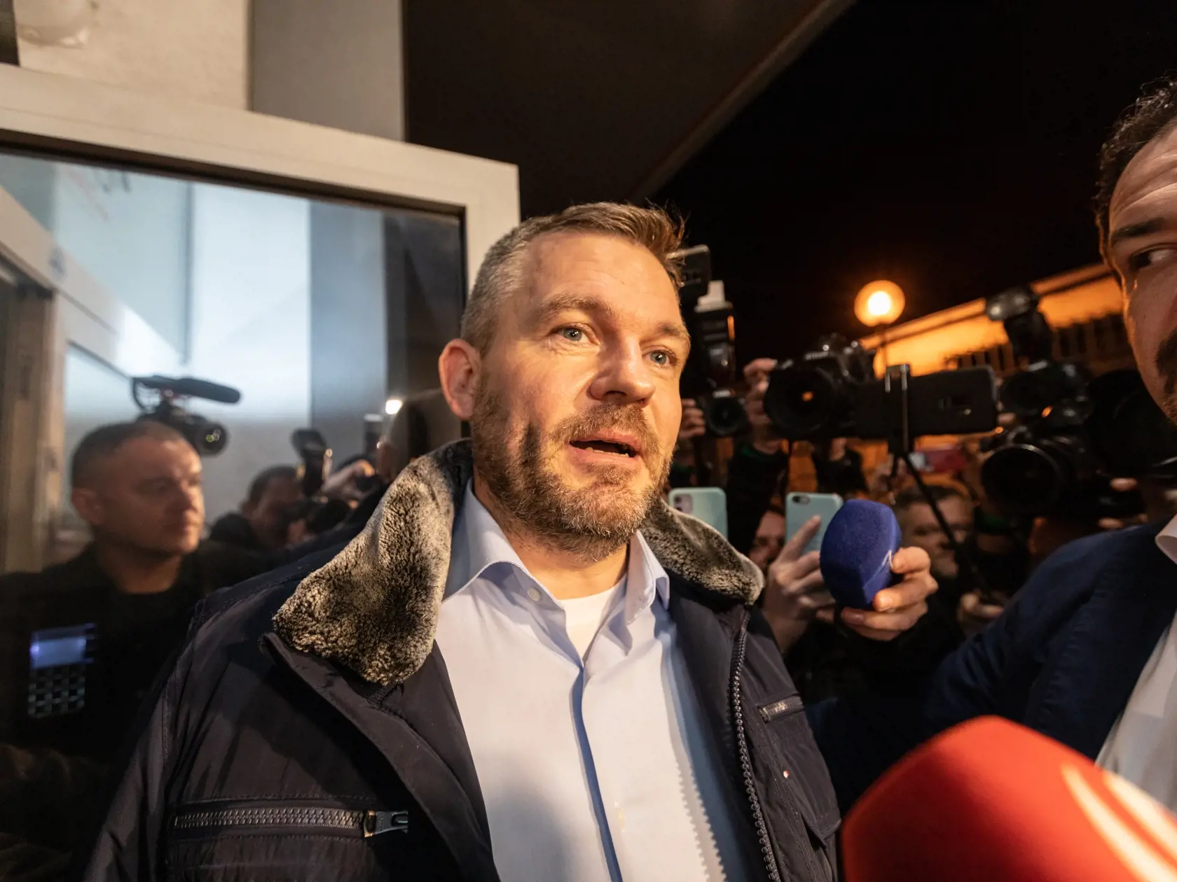 Príchody členov strany SMER-SD do volebného štábu na Súmračnej.
Na fotke Peter Pellegríni