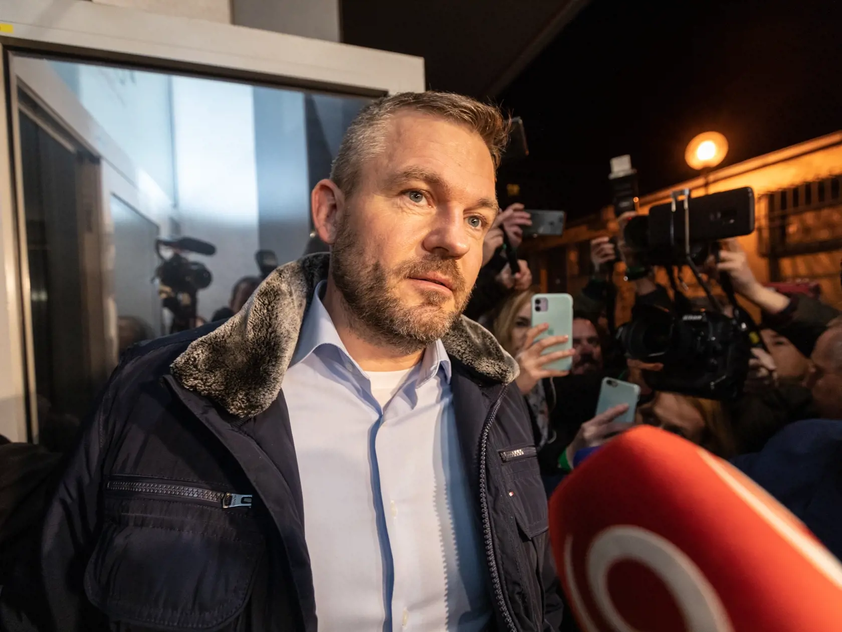 Príchody členov strany SMER-SD do volebného štábu na Súmračnej.
Na fotke Peter Pellegríni
