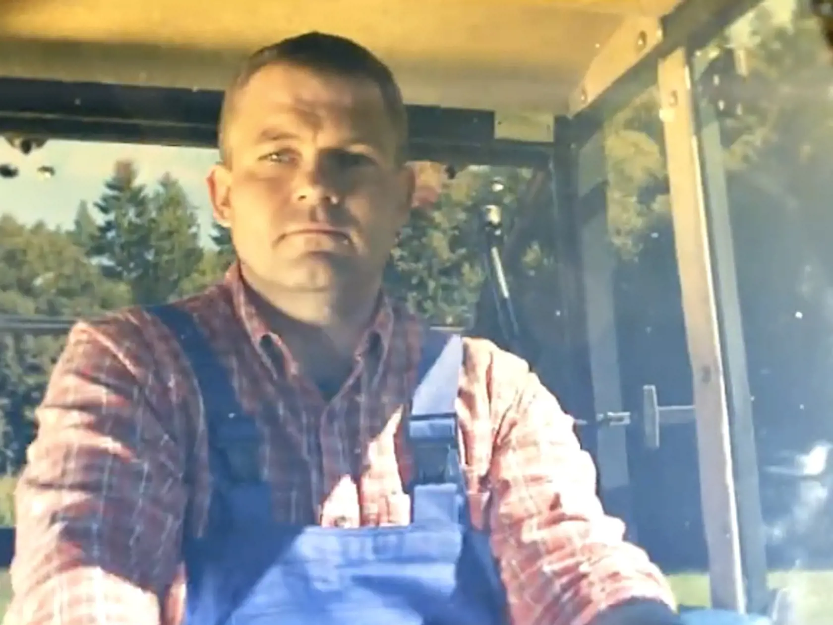 Peter Pellegrini každý rok pozdraví z traktora.