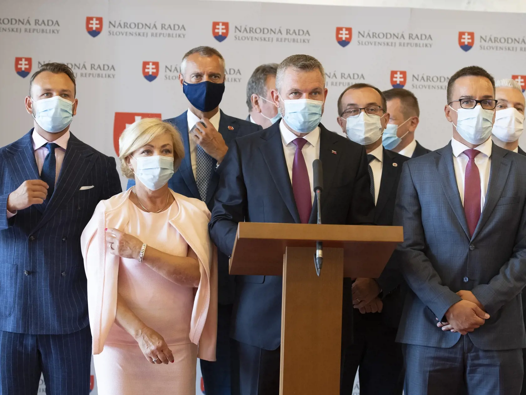 Na snímke uprostred predseda strany Hlas - SD Peter Pellegrini počas tlačovej konferencie 23. júla 2021 v Bratislave. FOTO TASR - Pavel Neubauer