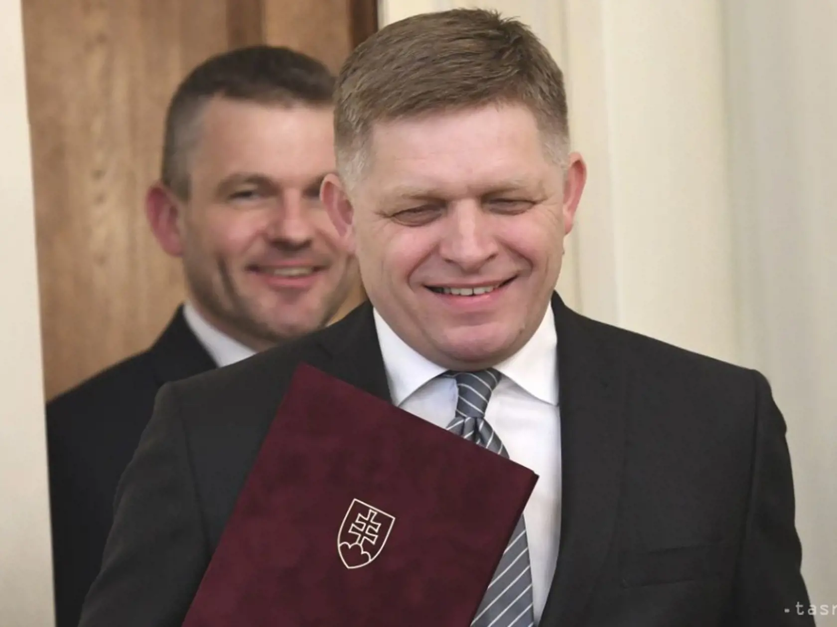 „Ak sa Pellegrini chce vymaniť z toho, aby bol vnímaný len ako klon Smeru, mal by aj v tomto prípade zaujať jednoznačný postoj,“ myslí si Koziak.