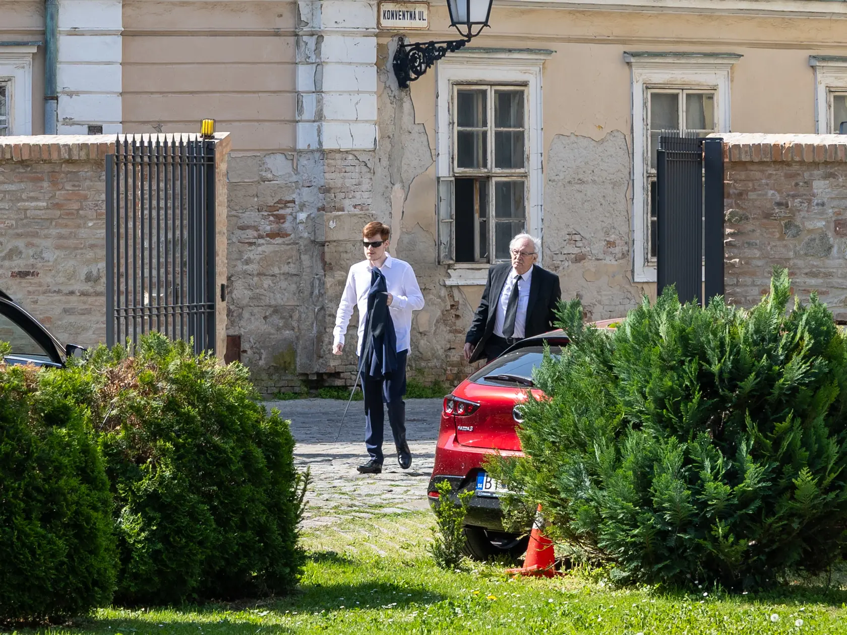 Rozlúčka s Danielou Kovárovou, manželkou herca Františka Kovára. Na snímke František Kovár.