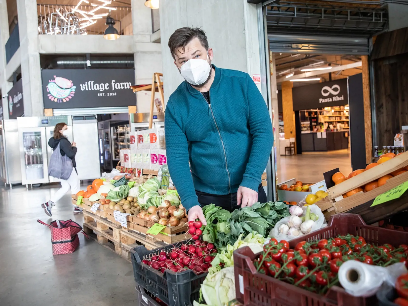Michal (46) chodí do Freshmarketu pravidelne a nakupuje tu hlavne na otvorenom trhovisku. Dnes zostal v šoku, že stoly sú prázdne.
