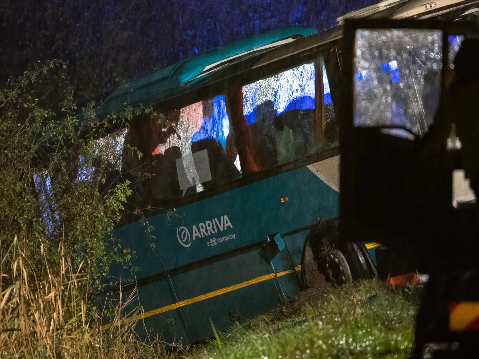 Tragická dobravná nehoda, ku ktorej prišlo na ceste medzi Nitrou a Zlatými Moravcami nedaľeko obce Malanta. Na mieste o život prišlo 12 ľudí a ďalších v kritickom stave odviezli do nitrianskej nemocnice.