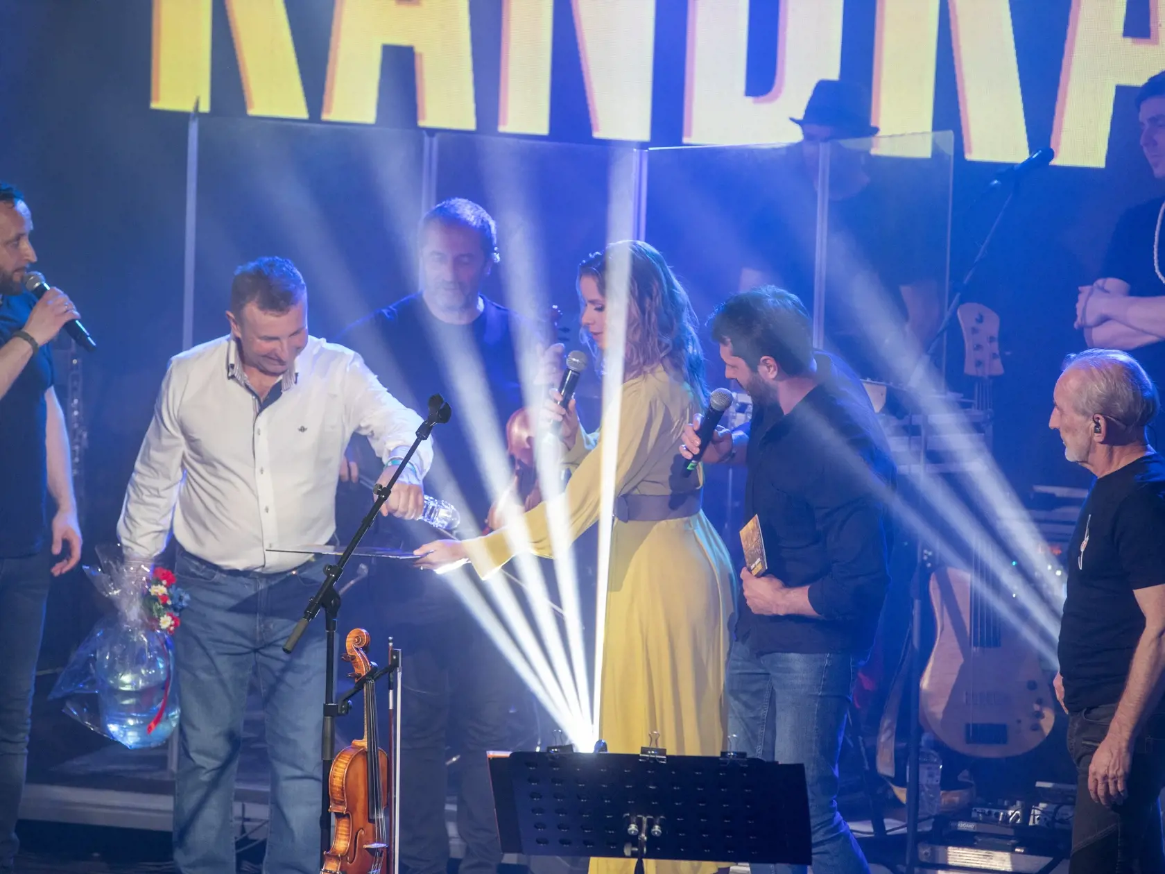 Na snímke je koncert a krst albumu Kandráčomor, ktorý krstili Nela Pocisková a Braňo Deák.  Na fotke je Nela Pocisková a Braňo Deák.
