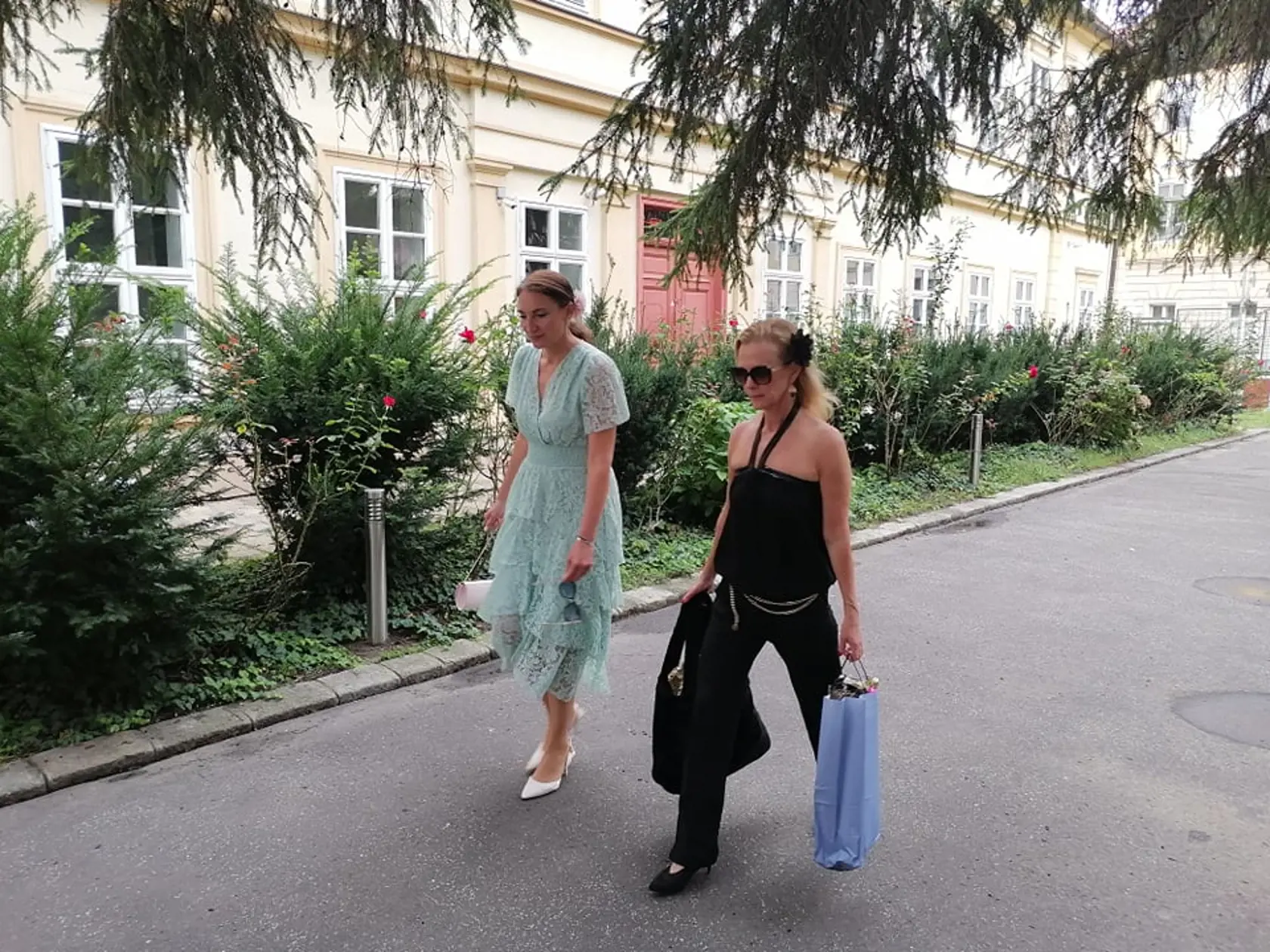 Svadba Juraja Drobu a Miroslavy Valovičovej. Medzi pozvanými nechýbajú známe osobnosti z biznisu, politiky a kultúry.