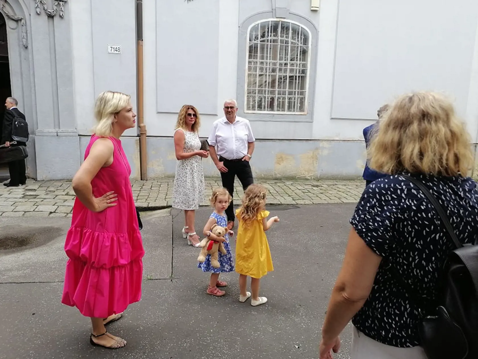 Svadba Juraja Drobu a Miroslavy Valovičovej. Medzi pozvanými nechýbajú známe osobnosti z biznisu, politiky a kultúry.