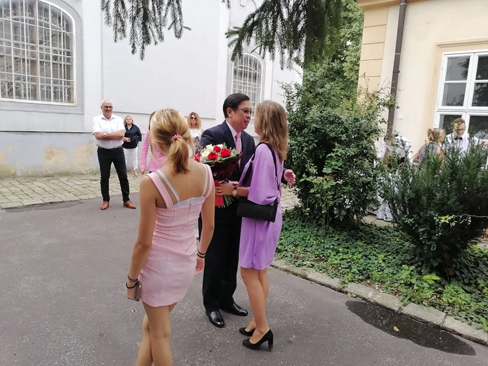 Svadba Juraja Drobu a Miroslavy Valovičovej. Medzi pozvanými nechýbajú známe osobnosti z biznisu, politiky a kultúry.