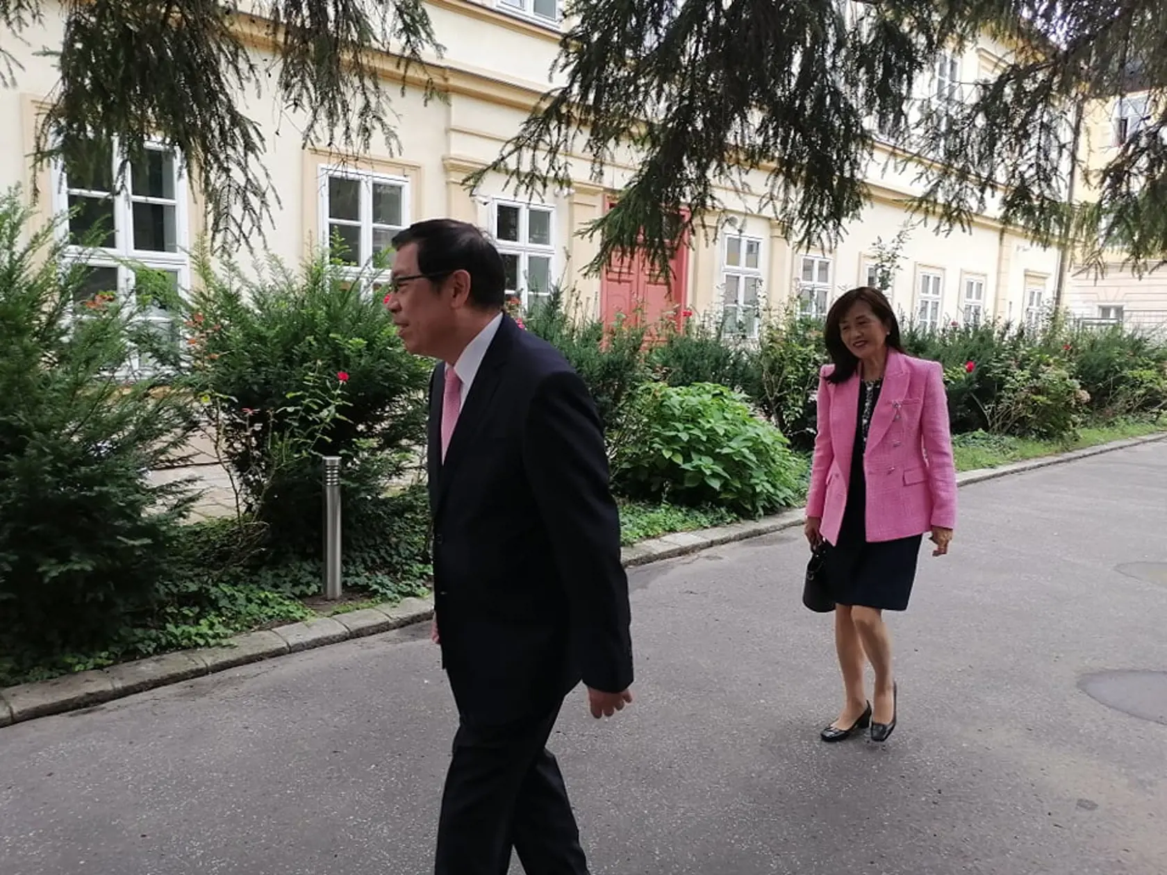 Svadba Juraja Drobu a Miroslavy Valovičovej. Medzi pozvanými nechýbajú známe osobnosti z biznisu, politiky a kultúry.