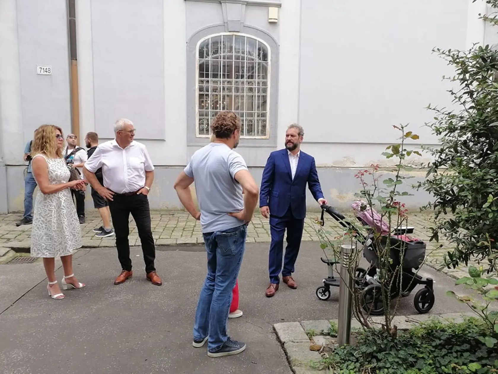 Svadba Juraja Drobu a Miroslavy Valovičovej. Medzi pozvanými nechýbajú známe osobnosti z biznisu, politiky a kultúry.