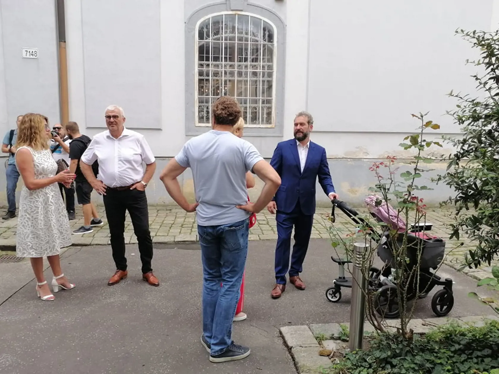 Svadba Juraja Drobu a Miroslavy Valovičovej. Medzi pozvanými nechýbajú známe osobnosti z biznisu, politiky a kultúry.