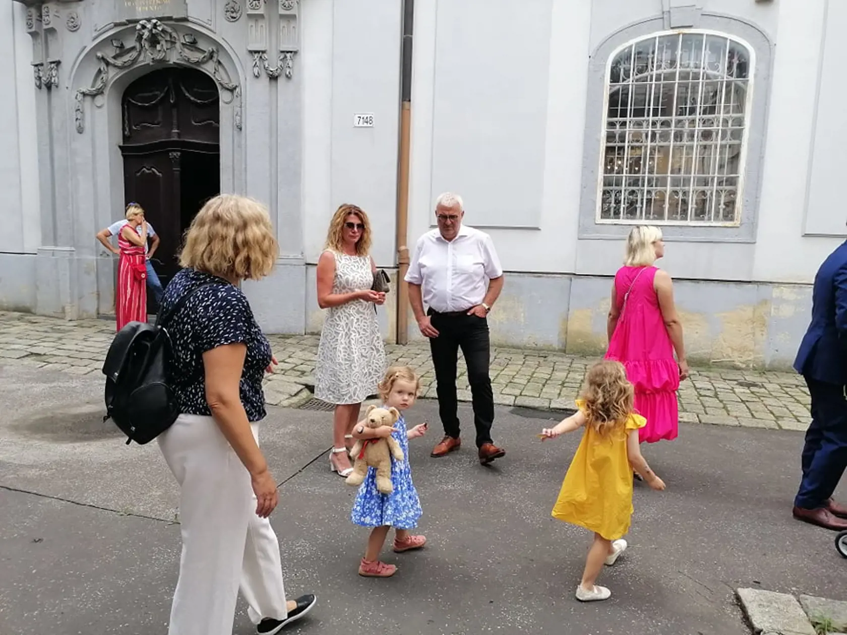 Svadba Juraja Drobu a Miroslavy Valovičovej. Medzi pozvanými nechýbajú známe osobnosti z biznisu, politiky a kultúry.