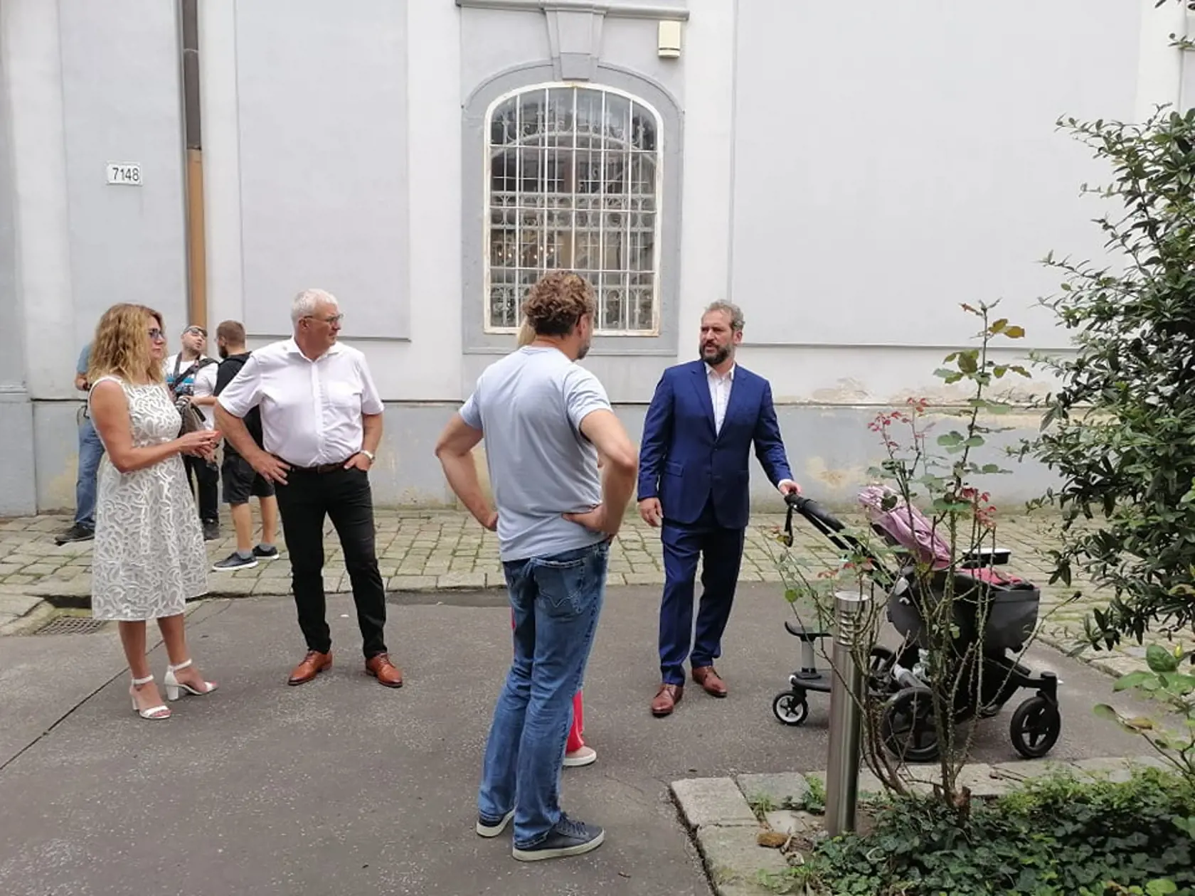 Svadba Juraja Drobu a Miroslavy Valovičovej. Medzi pozvanými nechýbajú známe osobnosti z biznisu, politiky a kultúry.