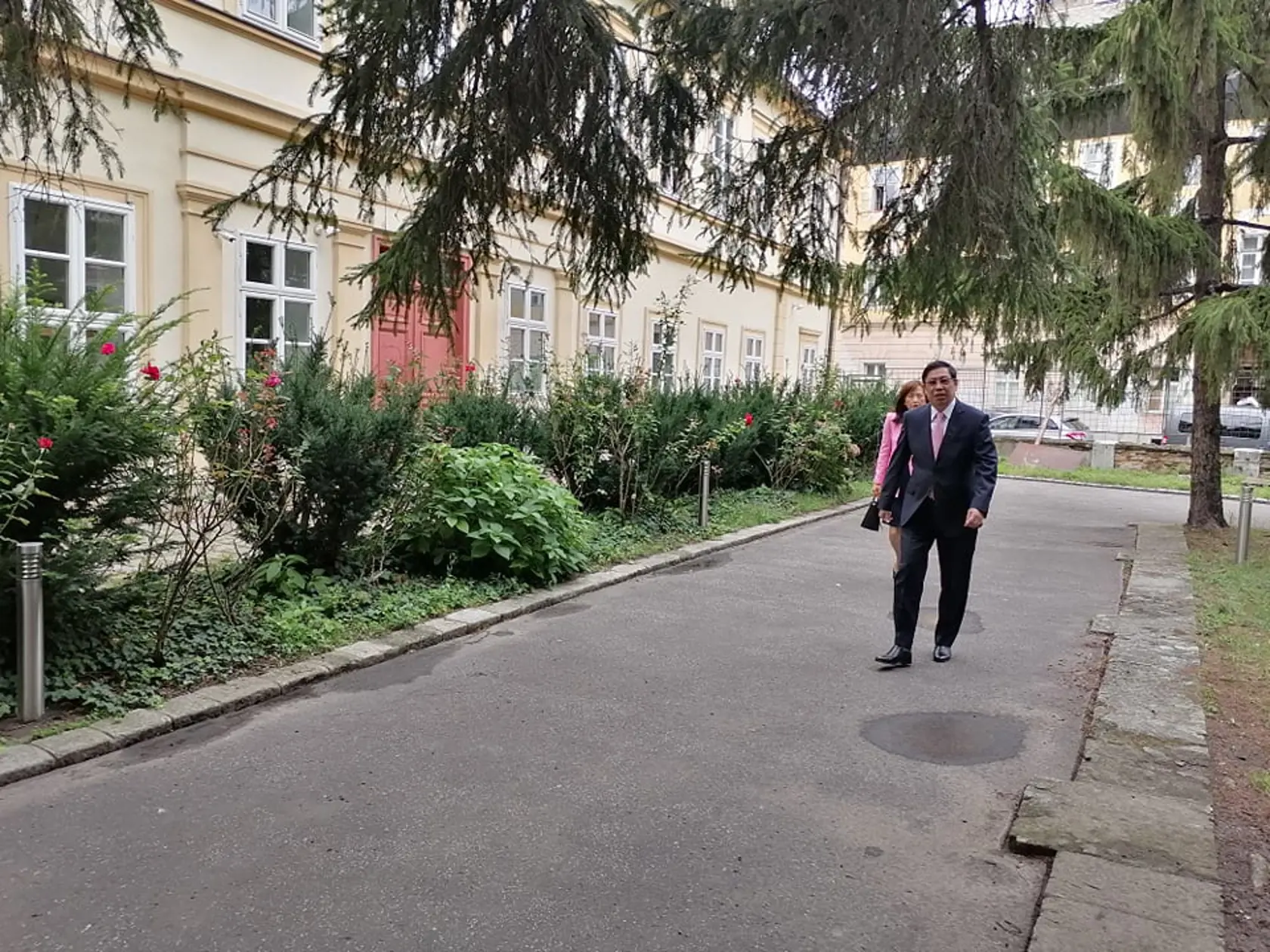 Svadba Juraja Drobu a Miroslavy Valovičovej. Medzi pozvanými nechýbajú známe osobnosti z biznisu, politiky a kultúry.