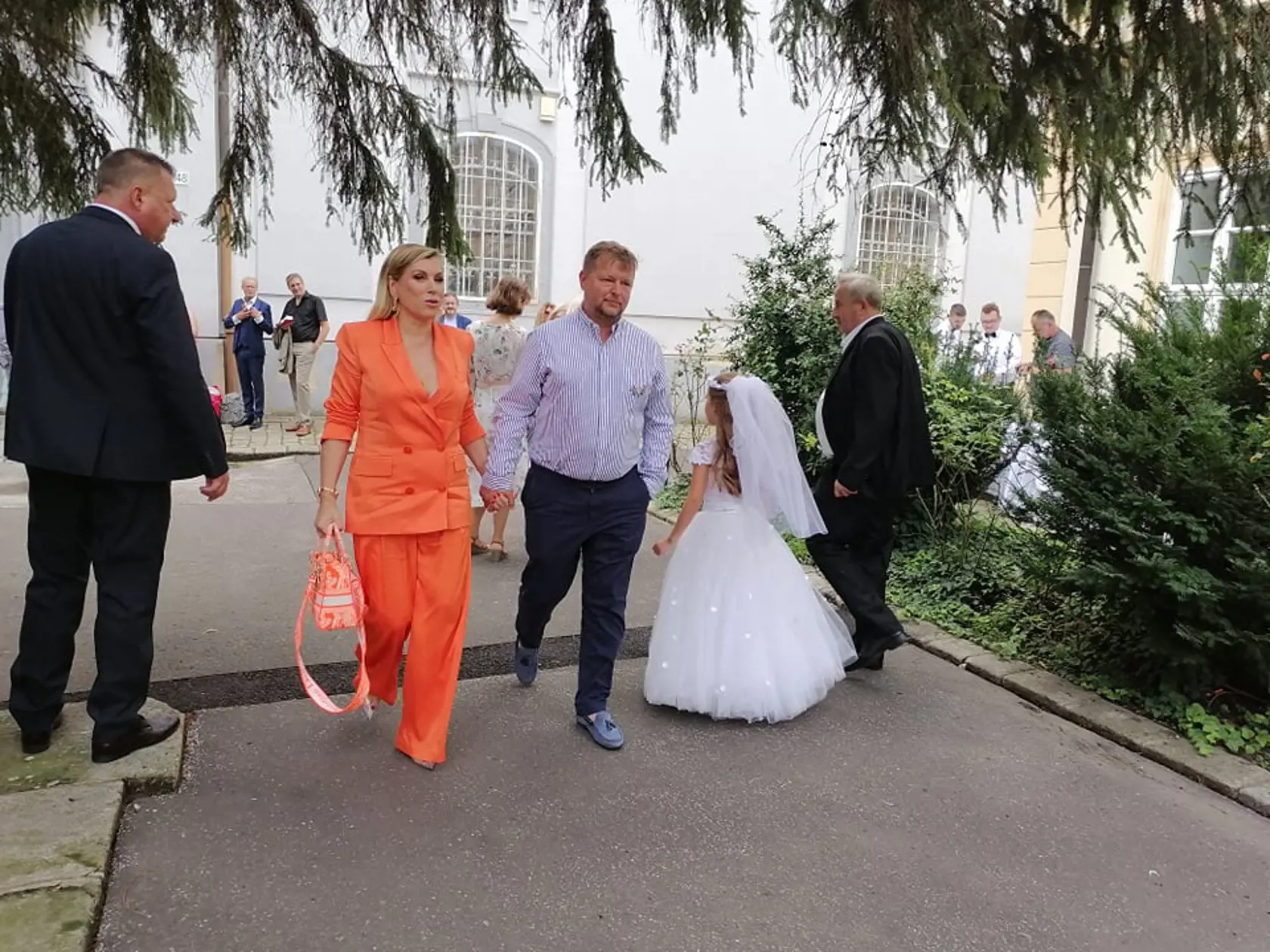 Svadba Juraja Drobu a Miroslavy Valovičovej. Medzi pozvanými nechýbajú známe osobnosti z biznisu, politiky a kultúry.