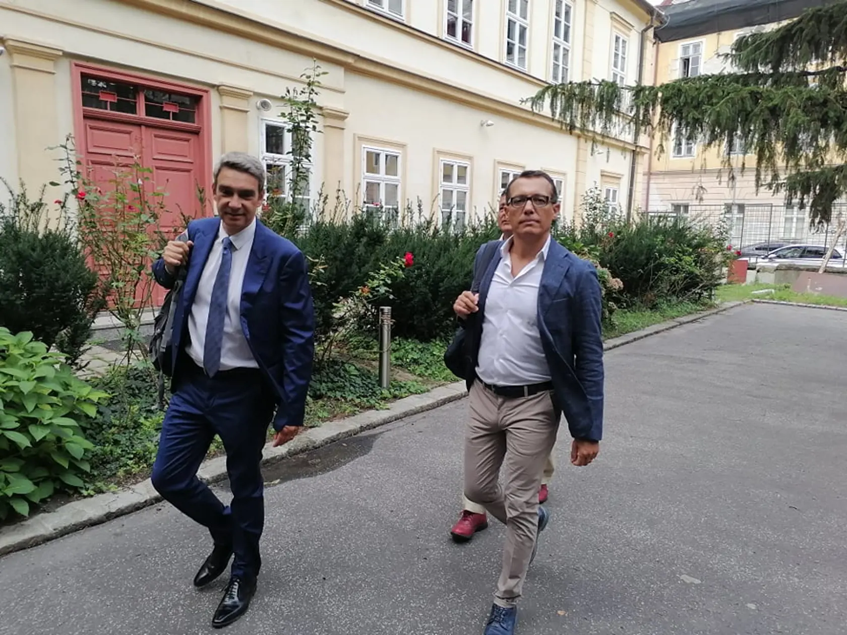 Svadba Juraja Drobu a Miroslavy Valovičovej. Medzi pozvanými nechýbajú známe osobnosti z biznisu, politiky a kultúry.