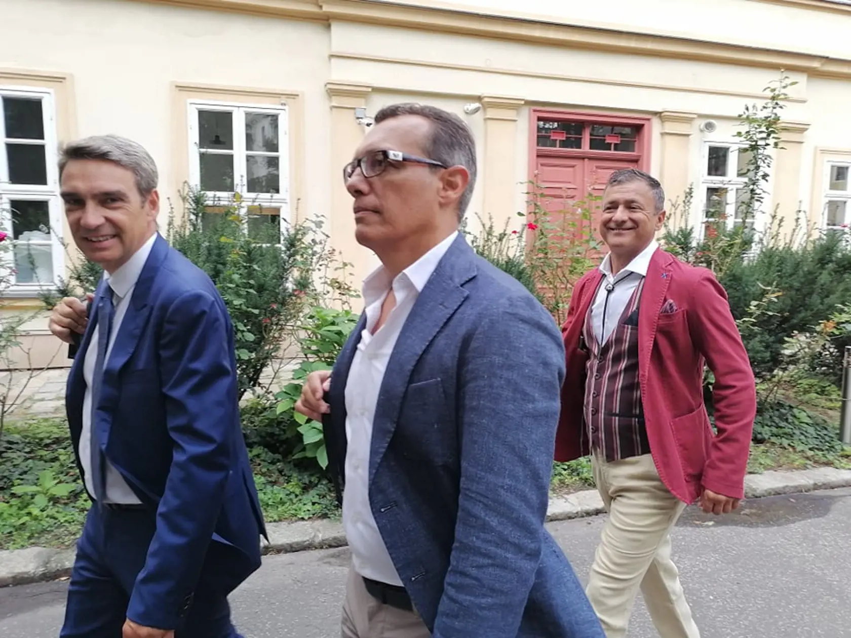 Svadba Juraja Drobu a Miroslavy Valovičovej. Medzi pozvanými nechýbajú známe osobnosti z biznisu, politiky a kultúry.
