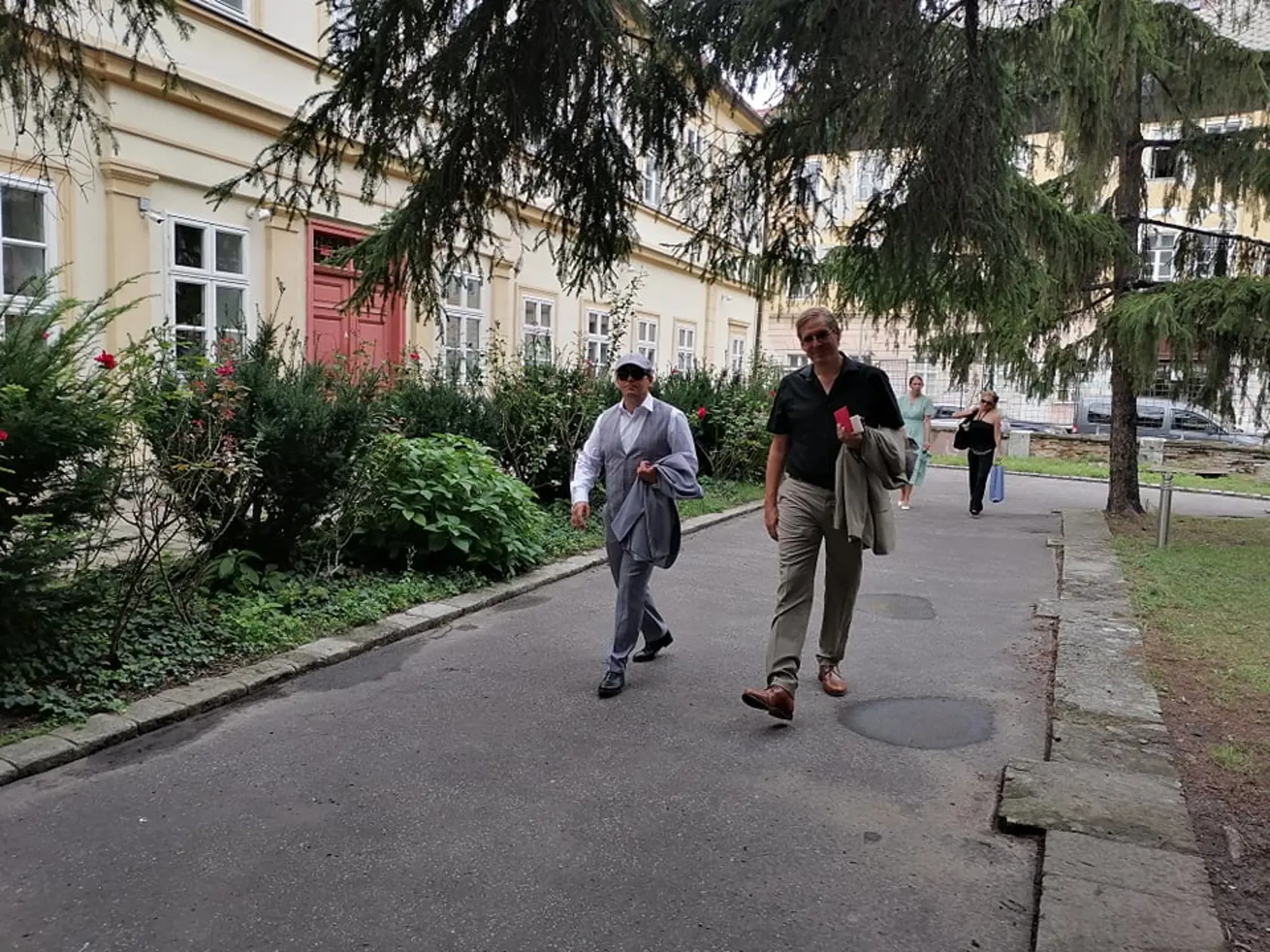 Svadba Juraja Drobu a Miroslavy Valovičovej. Medzi pozvanými nechýbajú známe osobnosti z biznisu, politiky a kultúry.