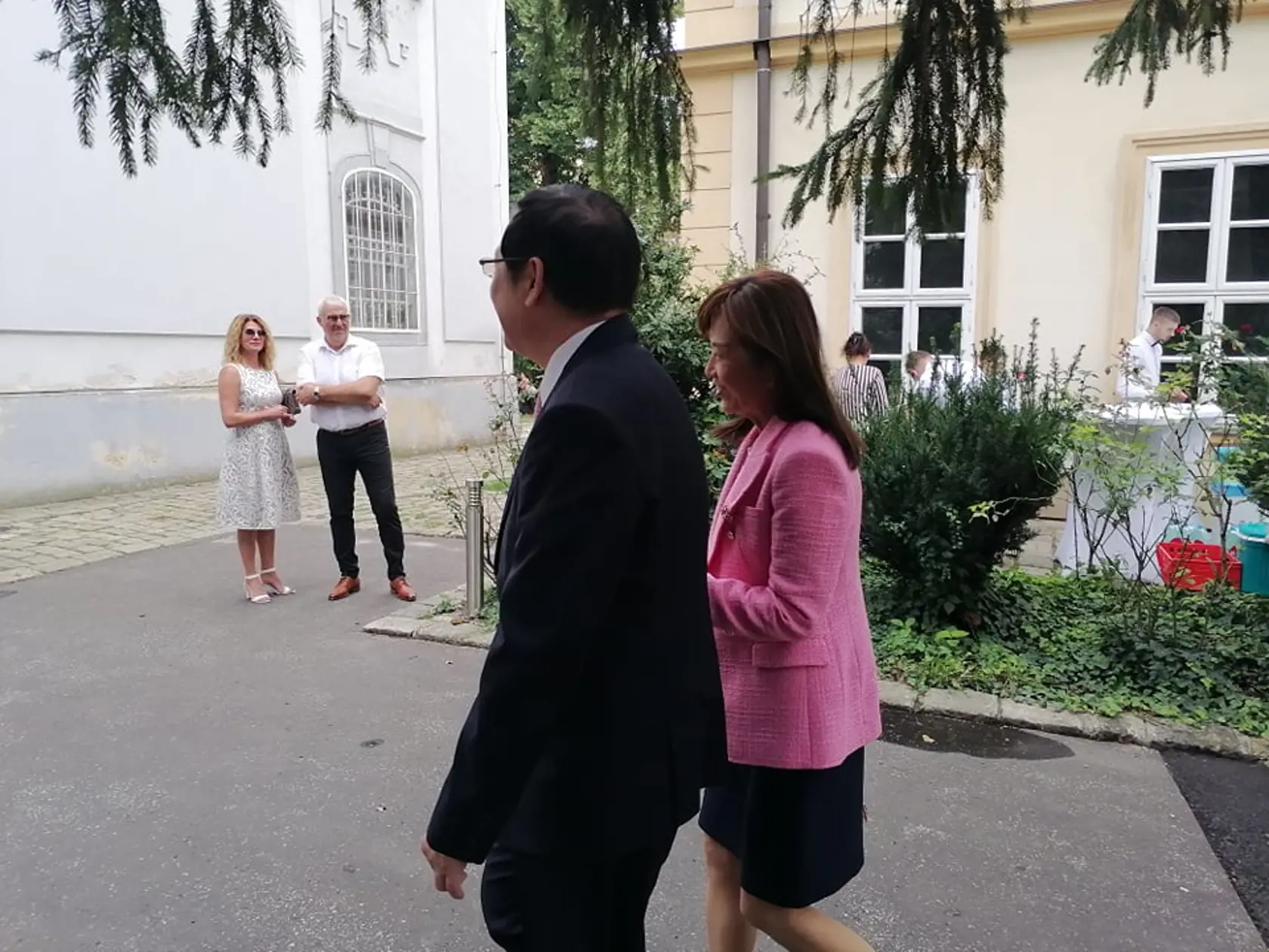 Svadba Juraja Drobu a Miroslavy Valovičovej. Medzi pozvanými nechýbajú známe osobnosti z biznisu, politiky a kultúry.