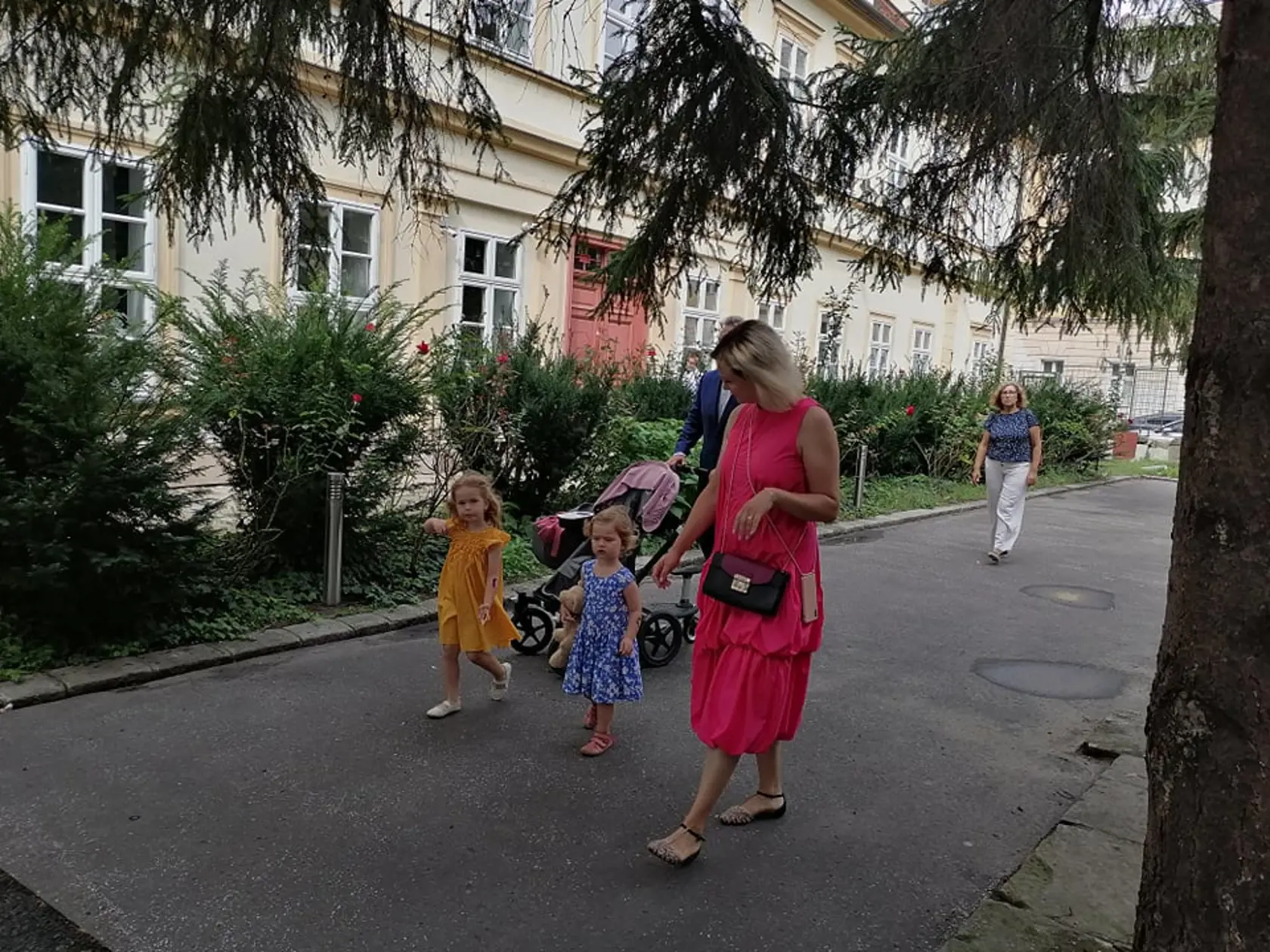 Svadba Juraja Drobu a Miroslavy Valovičovej. Medzi pozvanými nechýbajú známe osobnosti z biznisu, politiky a kultúry.
