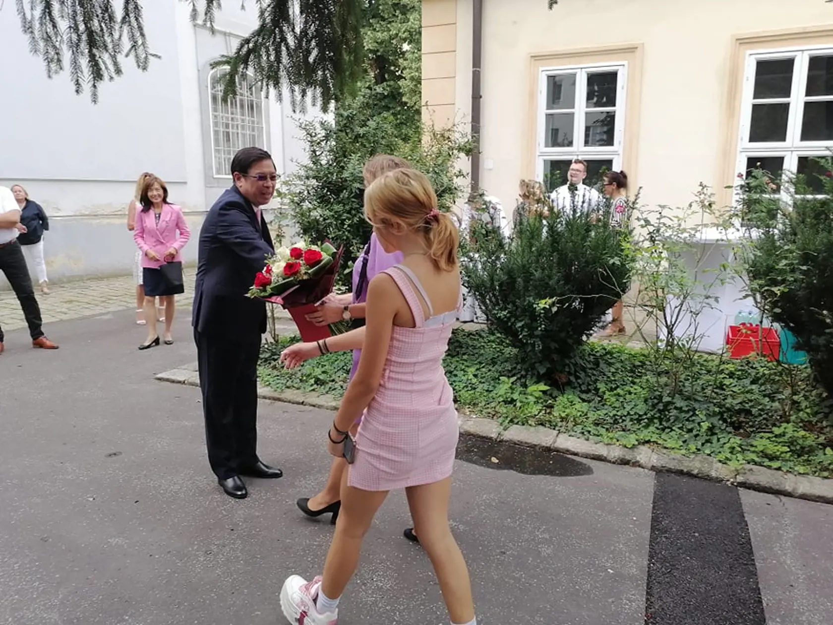 Svadba Juraja Drobu a Miroslavy Valovičovej. Medzi pozvanými nechýbajú známe osobnosti z biznisu, politiky a kultúry.
