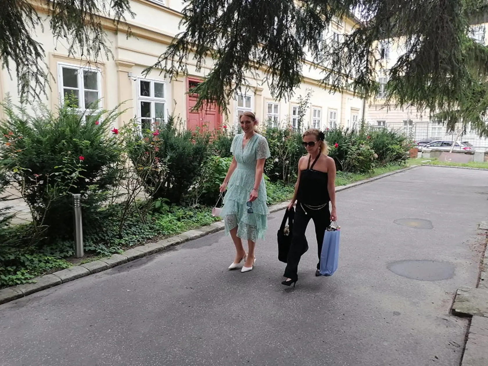 Svadba Juraja Drobu a Miroslavy Valovičovej. Medzi pozvanými nechýbajú známe osobnosti z biznisu, politiky a kultúry.
