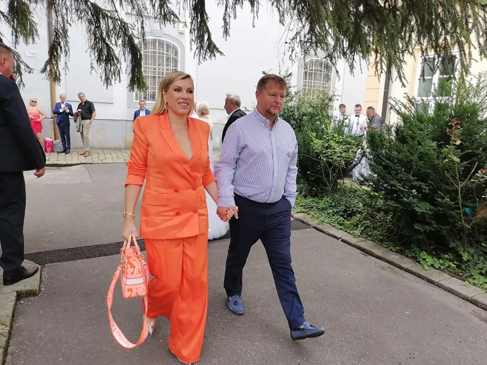 Svadba Juraja Drobu a Miroslavy Valovičovej. Medzi pozvanými nechýbajú známe osobnosti z biznisu, politiky a kultúry.