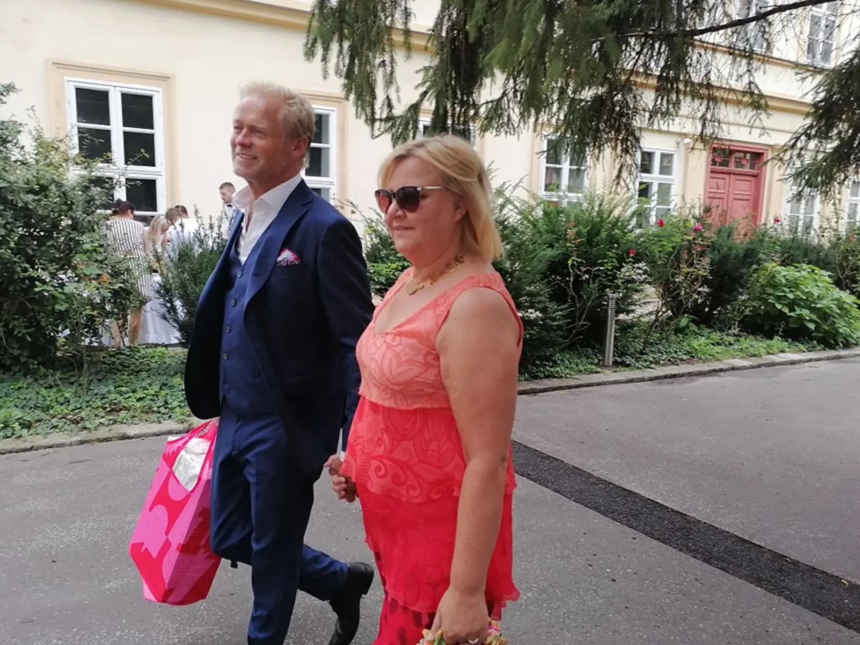 Svadba Juraja Drobu a Miroslavy Valovičovej. Medzi pozvanými nechýbajú známe osobnosti z biznisu, politiky a kultúry.