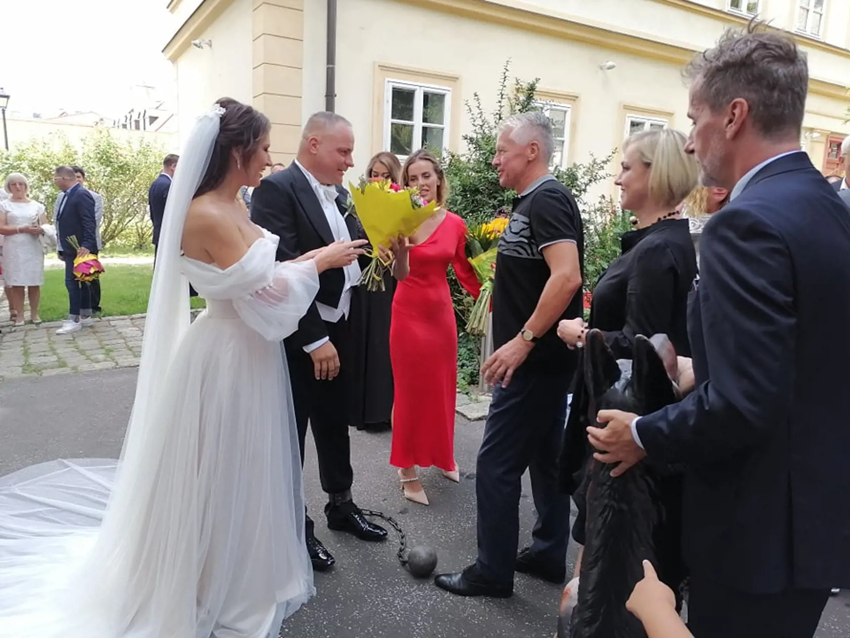 Nevesta Miroslava ohúrila krásnymi šatami.