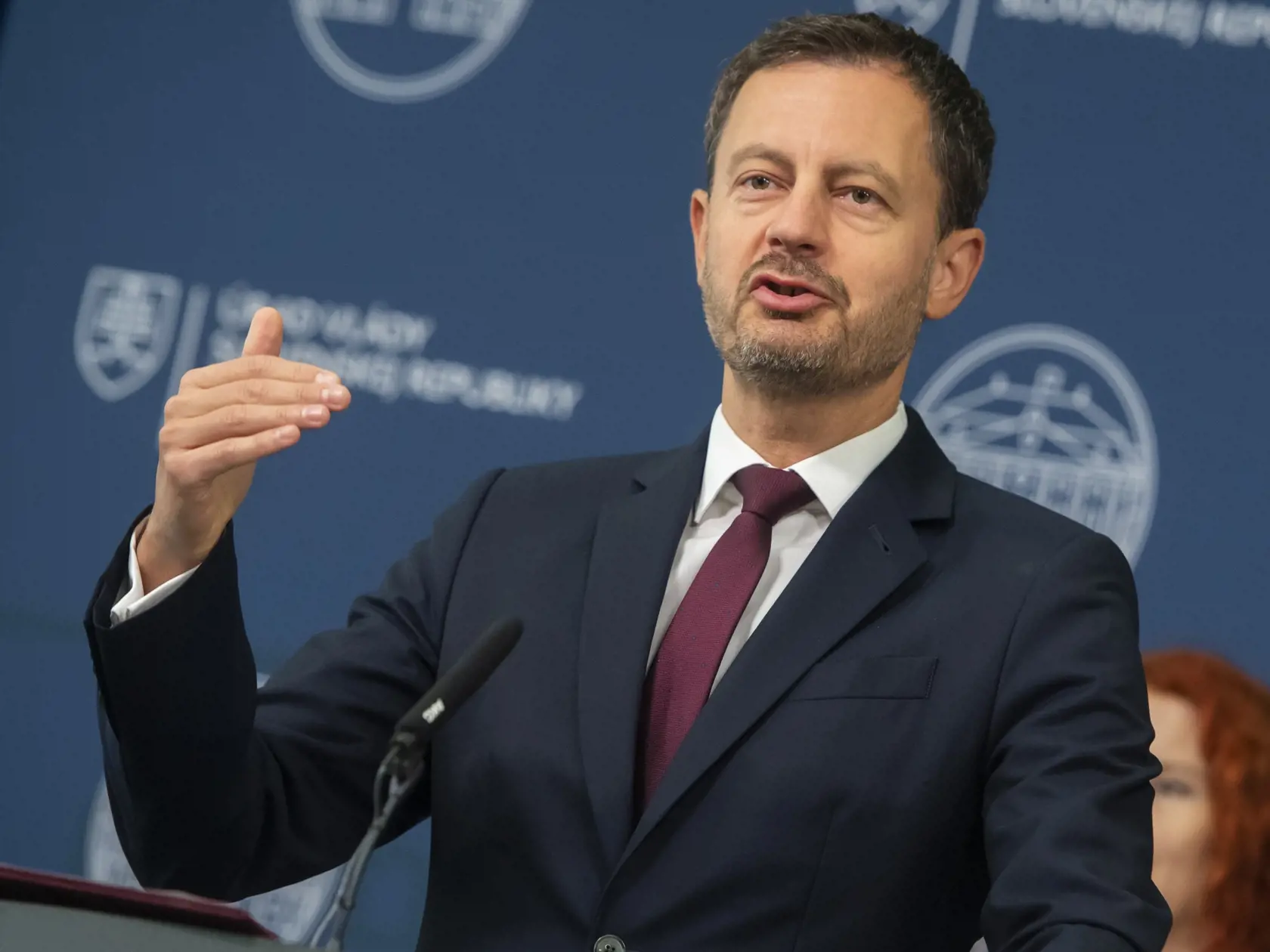 Na snímke predseda vlády SR Eduard Heger (OĽaNO) počas tlačovej konferencie na tému "Vyhlásenie výziev pre školstvo" 24. augusta 2022 v Bratislave. FOTO TASR - Martin Baumann