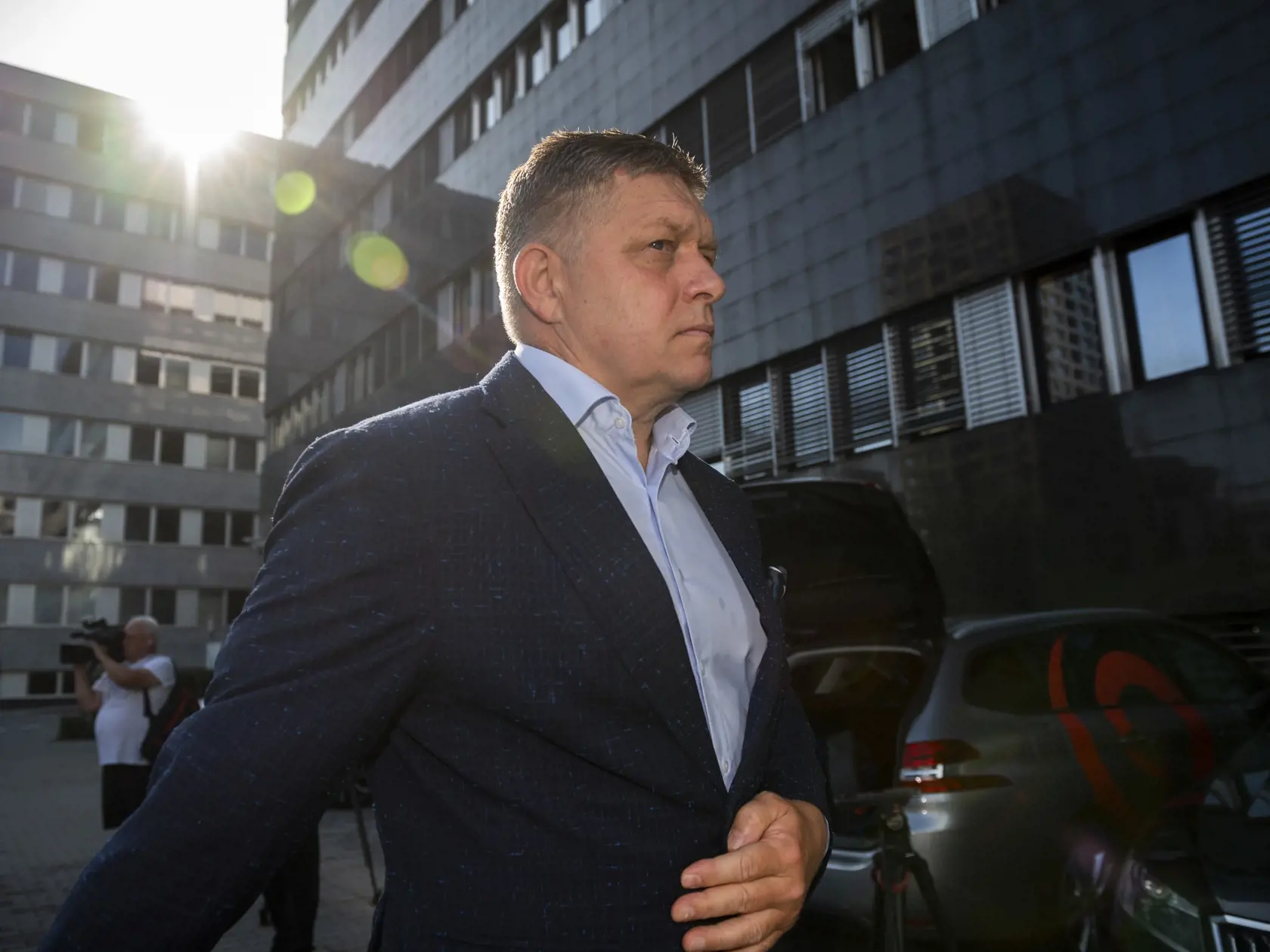 Na snímke predseda strany SMER – SD Robert Fico prichádza na stretnutie na úrovni predsedov politických strán s ministrom hospodárstva a predsedom SaS Richardom Sulíkom v súvislosti s rastúcimi cenami energií na ministerstvo hospodárstva SR (MH) v Bratislave 25. augusta 2022. FOTO TASR - Jaroslav Novák