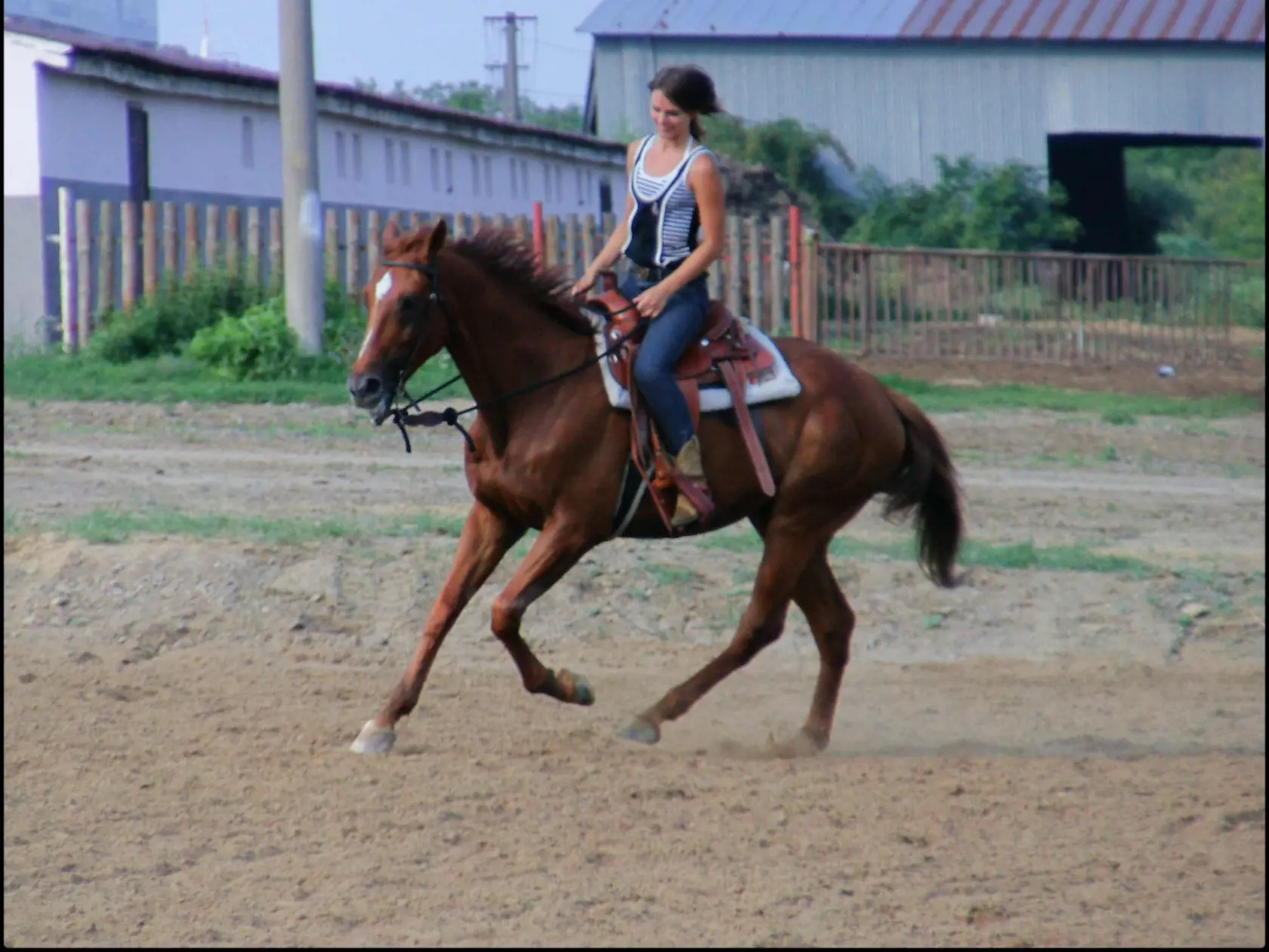 Greta (autorka záberov) vyzerá na koni ako bohyňa.