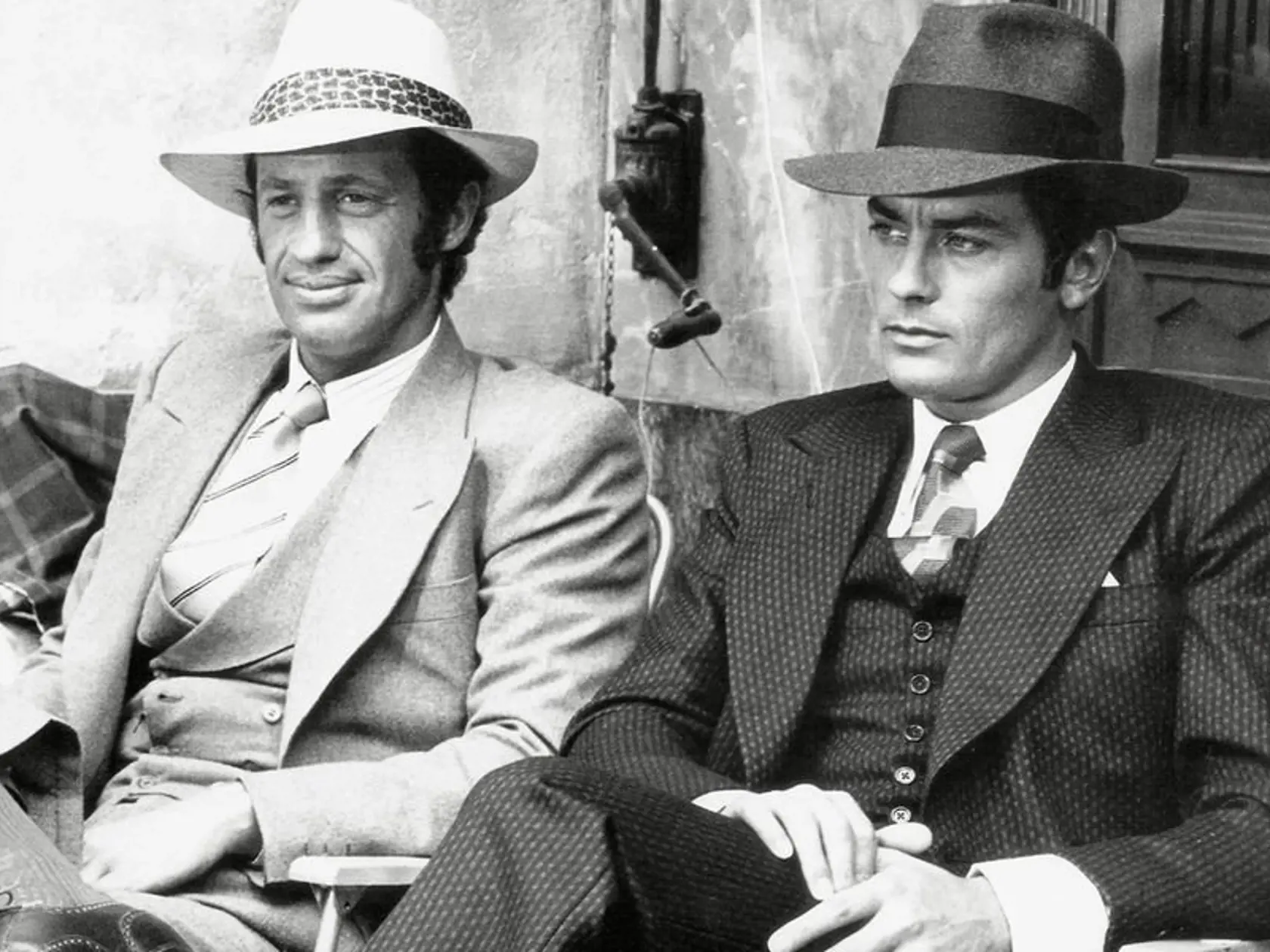 Alain Delon (vpravo) a Jean-Paul Belmondo boli kedysi filmovými rivalmi, no neskôr sa spriatelili a boli až do smrti Belmonda dobrými priateľmi.