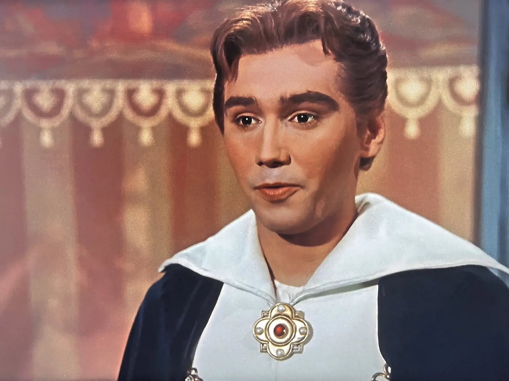 Princezna so zlatou hviezdou: Josef Zíma sám seba nazýva princom v dôchodku. Slávnu pieseň Prstýnek zlatý dala mi, spieva dodnes na svojich vystúpeniach.