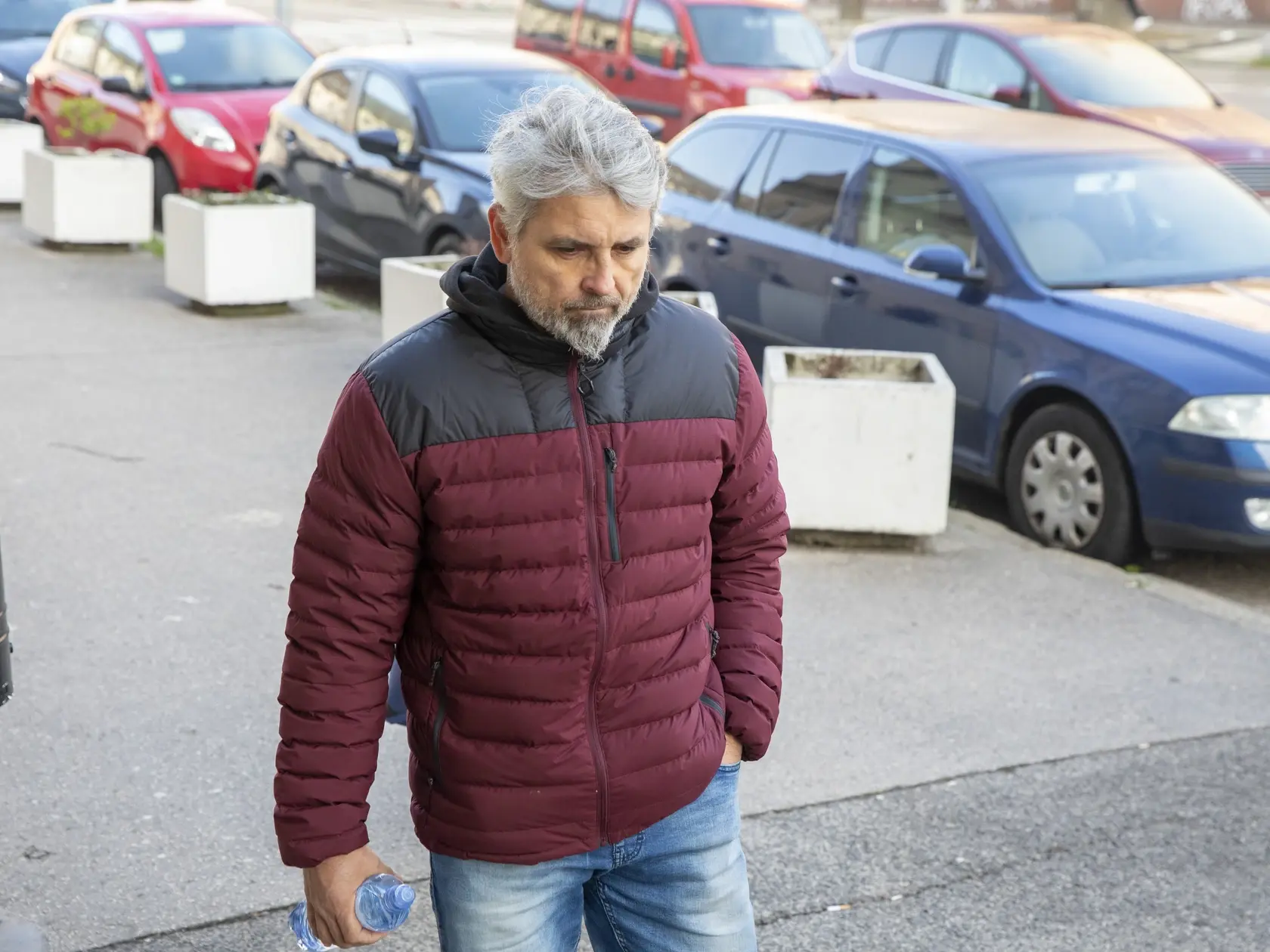 František B., prichádza na Krajský súd v Bratislave.