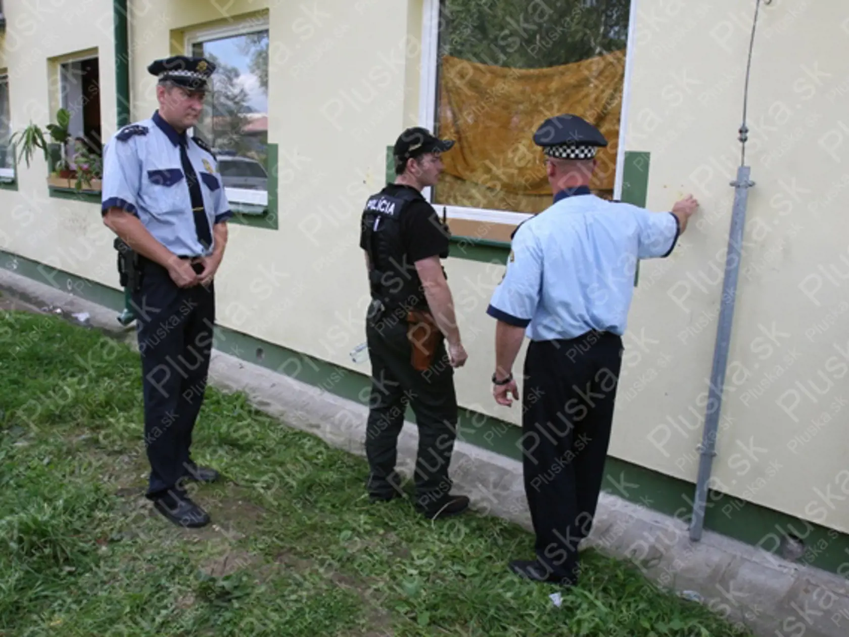VYŠETROVANIE INCIDENTU: Na miesto dorazili mestskí aj štátni policajti.
