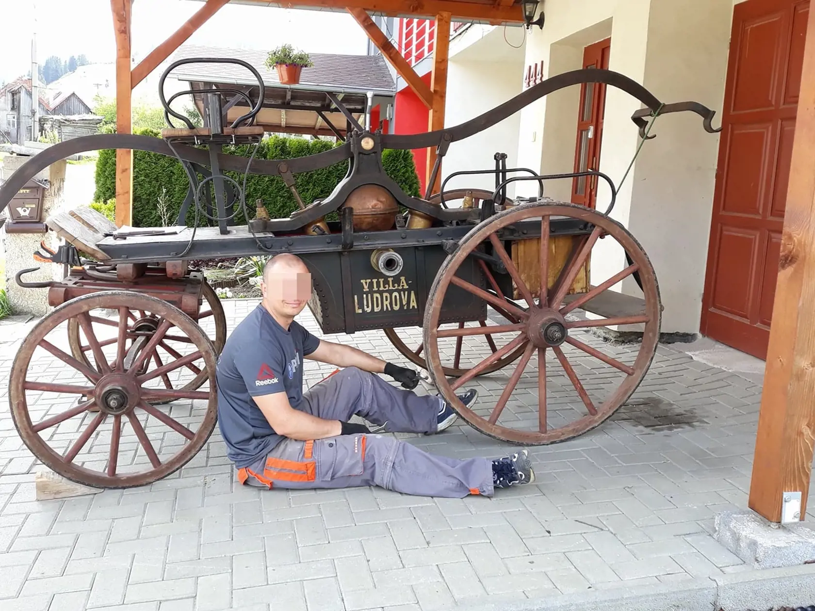 Zapájal sa do rôznych aktivít v rámci obce.