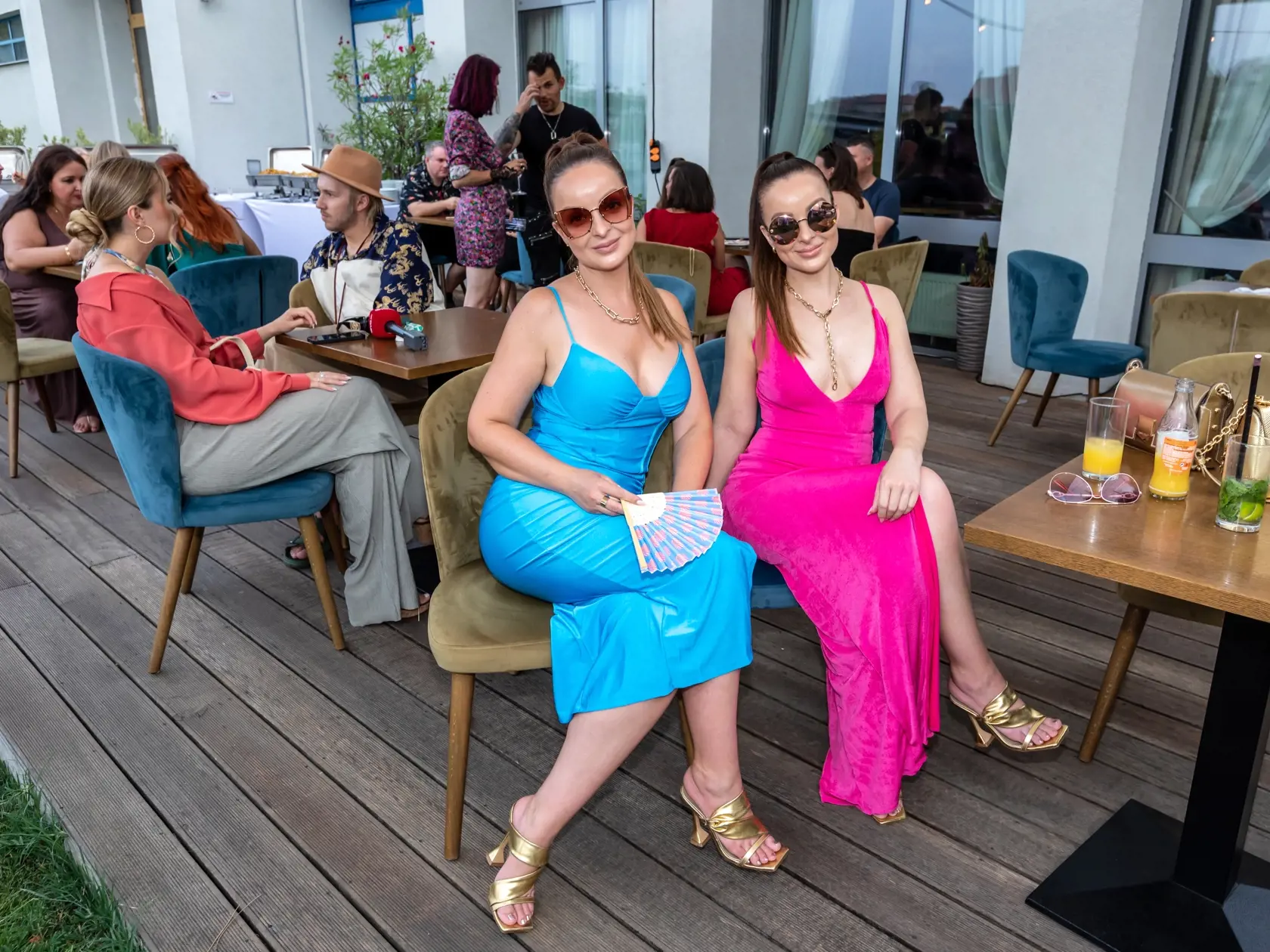 Baby blue a ostrá ružová: Veronika Nízlová a Daniela Nízlová.