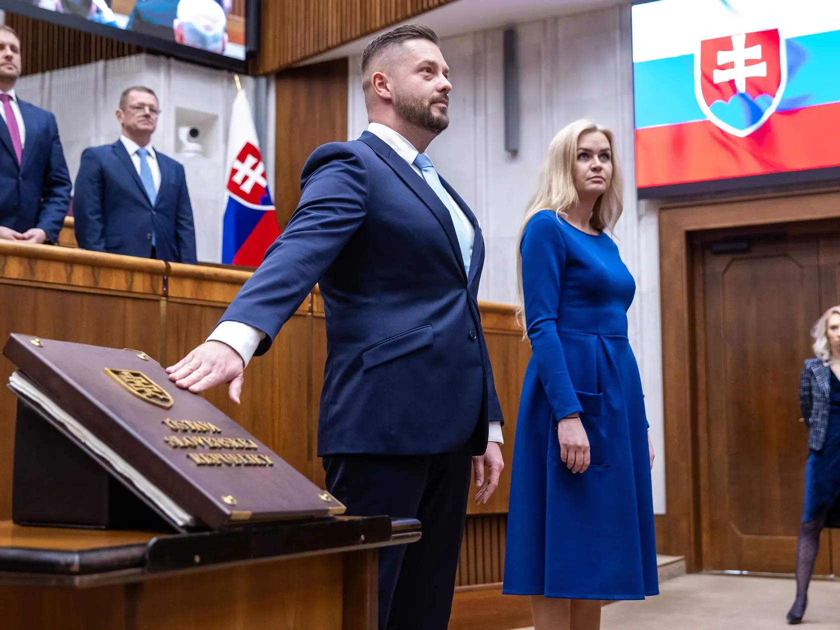 Na snímke Ján Hrubý ktorý skladá poslanecký sľub.